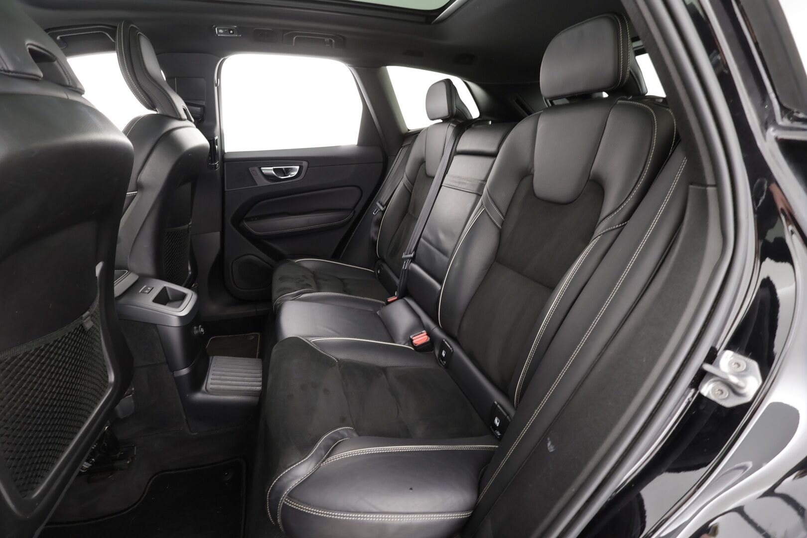 Volvo XC60 2019 T8 AWD R-Design aut * Panorama / Webasto / Koukku / ACC / Full-LED / P.kamera / Sportpenkki Muistilla / Ilma-alusta * - Suomi-auto / Kahdet renkaat / Merkkihuollettu! - Osta nyt, maksa vasta ensi vuonna