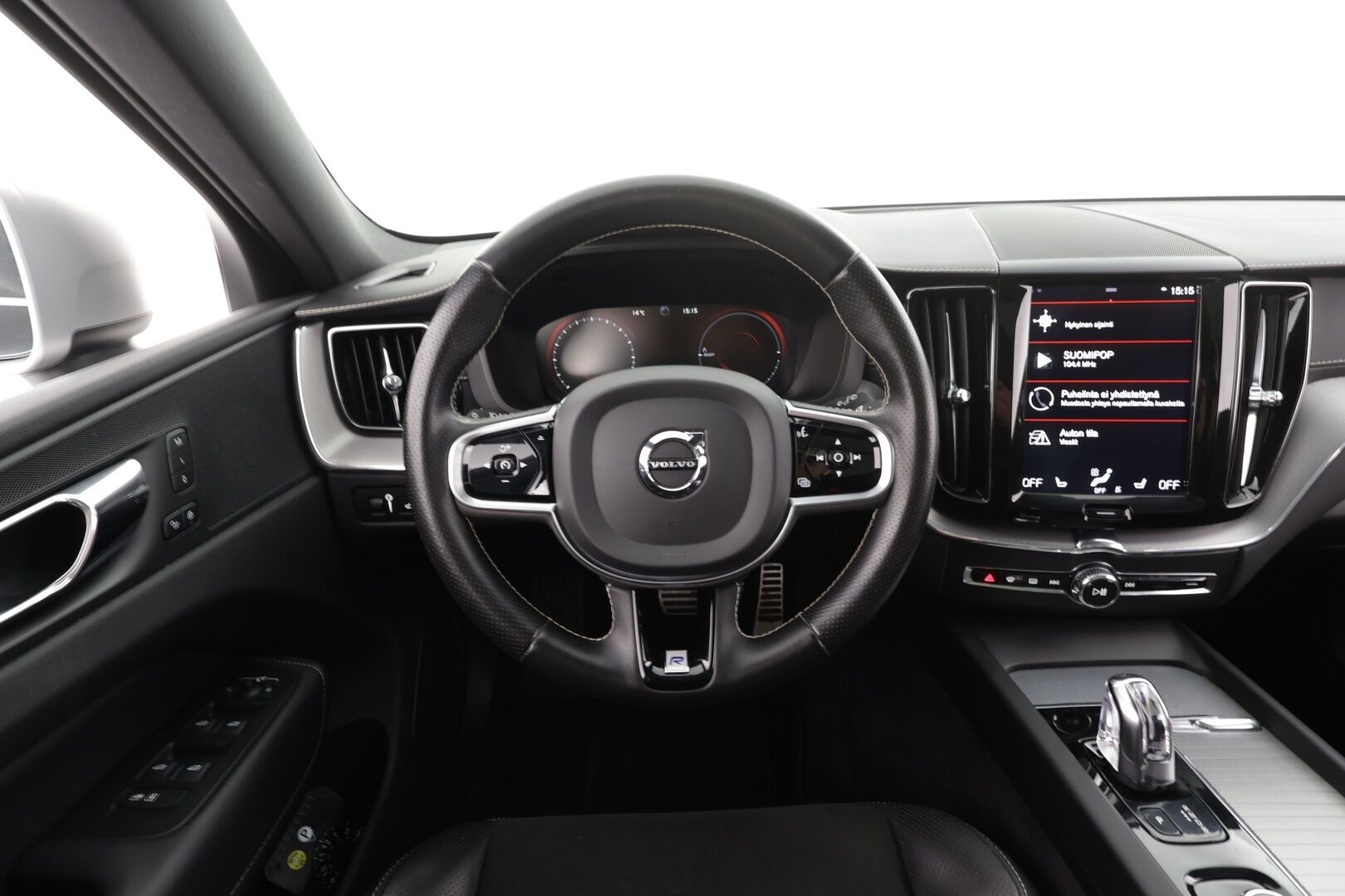 Volvo XC60 2019 T8 AWD R-Design aut * Panorama / Webasto / Koukku / ACC / Full-LED / P.kamera / Sportpenkki Muistilla / Ilma-alusta * - Suomi-auto / Kahdet renkaat / Merkkihuollettu! - Osta nyt, maksa vasta ensi vuonna