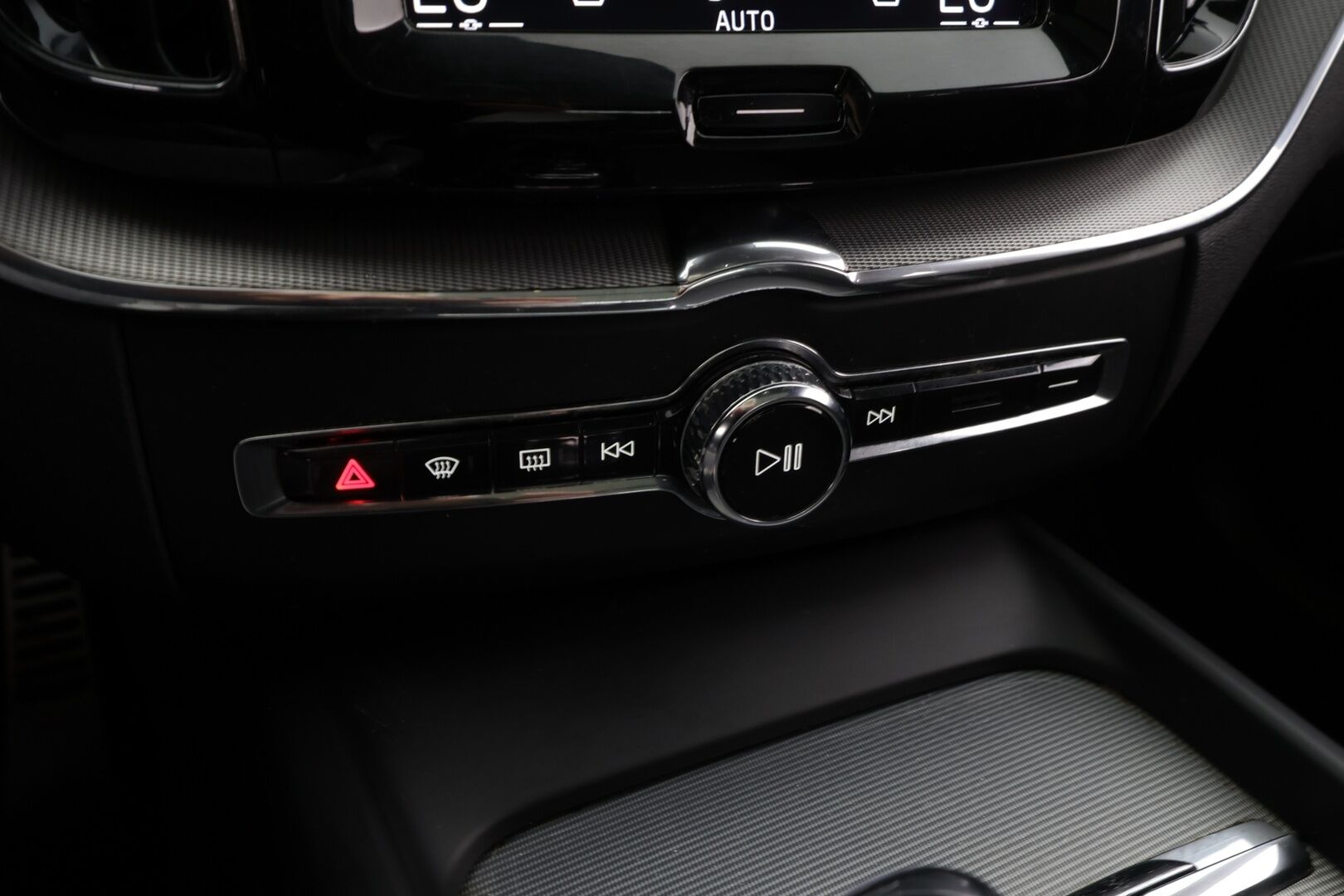 Volvo XC60 2019 T8 AWD R-Design aut * Panorama / Webasto / Koukku / ACC / Full-LED / P.kamera / Sportpenkki Muistilla / Ilma-alusta * - Suomi-auto / Kahdet renkaat / Merkkihuollettu! - Osta nyt, maksa vasta ensi vuonna