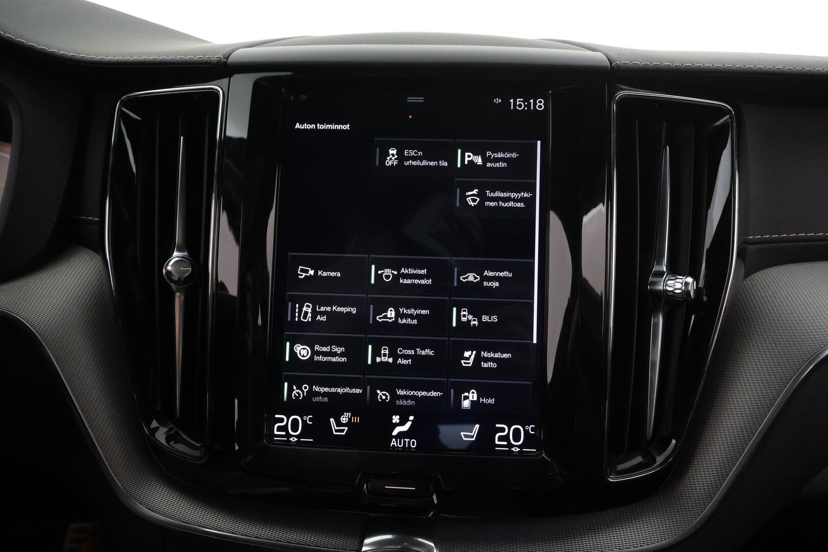 Volvo XC60 2019 T8 AWD R-Design aut * Panorama / Webasto / Koukku / ACC / Full-LED / P.kamera / Sportpenkki Muistilla / Ilma-alusta * - Suomi-auto / Kahdet renkaat / Merkkihuollettu! - Osta nyt, maksa vasta ensi vuonna