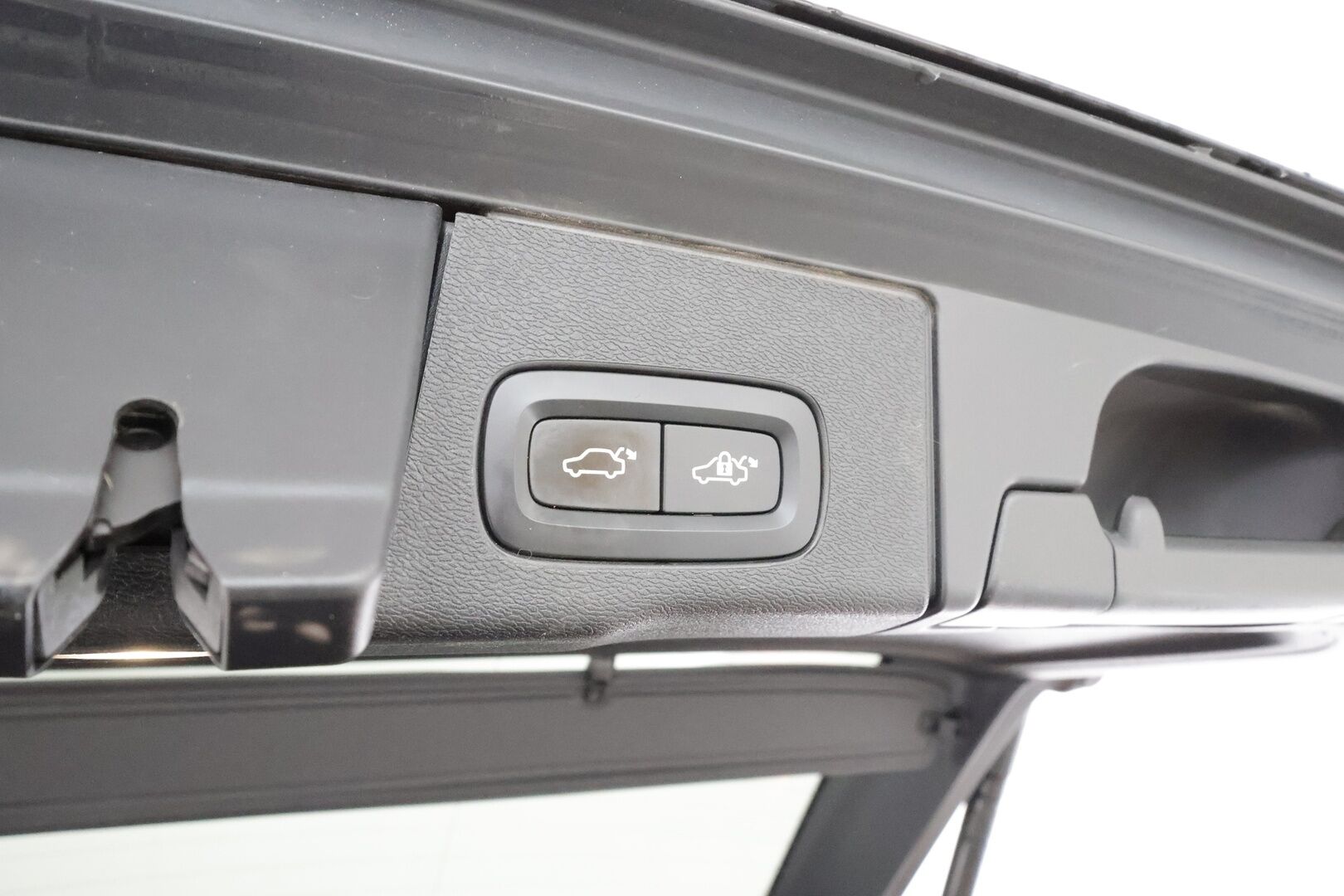 Volvo XC60 2019 T8 AWD R-Design aut * Panorama / Webasto / Koukku / ACC / Full-LED / P.kamera / Sportpenkki Muistilla / Ilma-alusta * - Suomi-auto / Kahdet renkaat / Merkkihuollettu! - Osta nyt, maksa vasta ensi vuonna