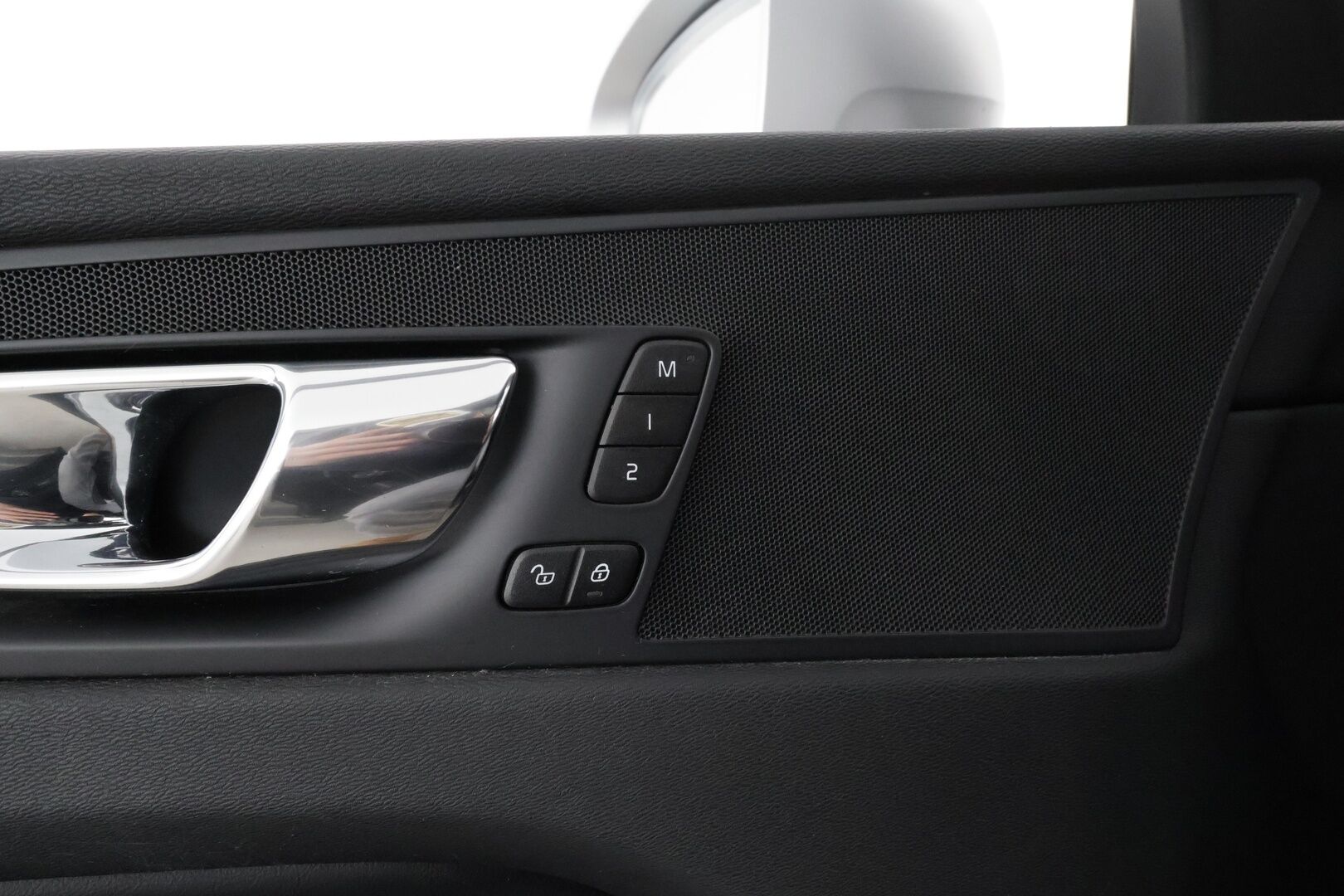 Volvo XC60 2019 T8 AWD R-Design aut * Panorama / Webasto / Koukku / ACC / Full-LED / P.kamera / Sportpenkki Muistilla / Ilma-alusta * - Suomi-auto / Kahdet renkaat / Merkkihuollettu! - Osta nyt, maksa vasta ensi vuonna