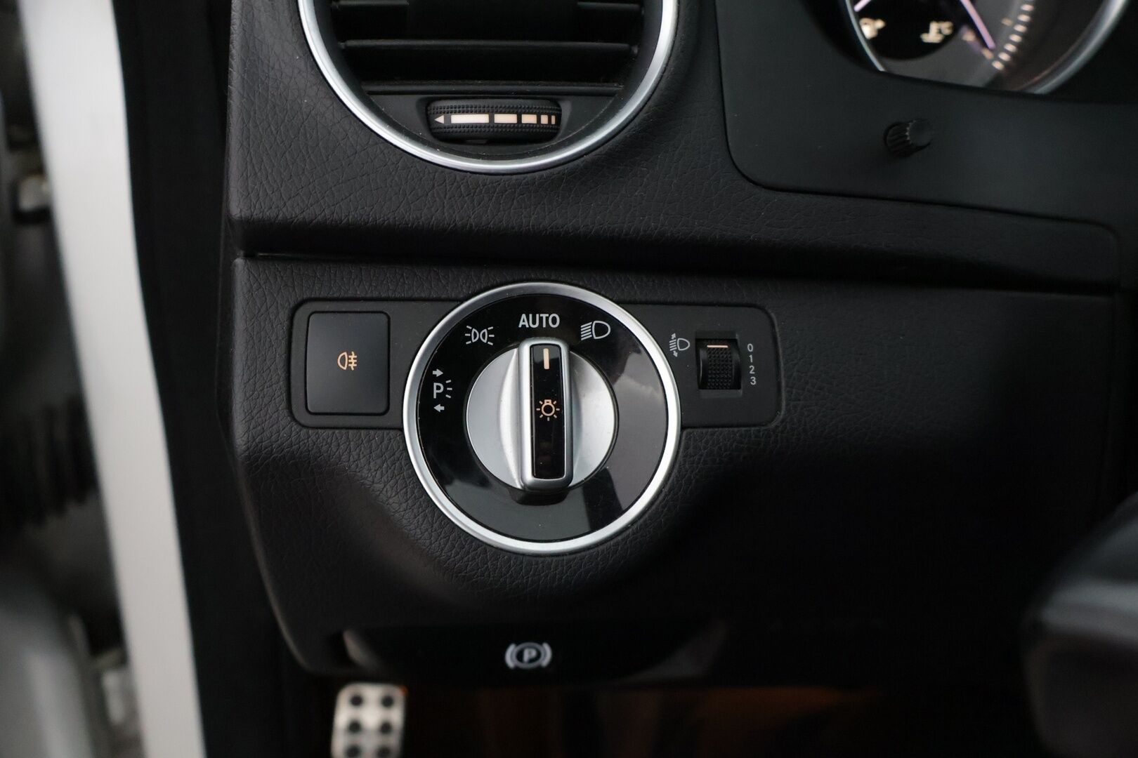 Mercedes-Benz C 2012 180 BE T A Premium Business AMG * Vetkokoukku / Lohkolämmitn sisähaaralla / Puolinahkasisusta * - 2x Hyvät renkaat vanteilla! / Hyvin huollettu / Siisti!