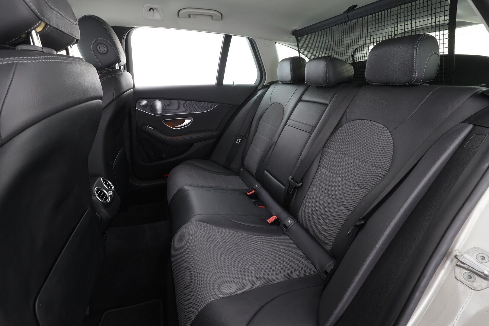 Mercedes-Benz C 2019 200 T A Business Avantgarde * Vakkari / Multibeam LED / Koukku / P.Kamera / Burmester / Puolisähkö sporttipenkit * - Suomi-auto / Kahdet renkaat - HULLUT AVAJAISHULINAT KORKOTARJOUS 3,29 %