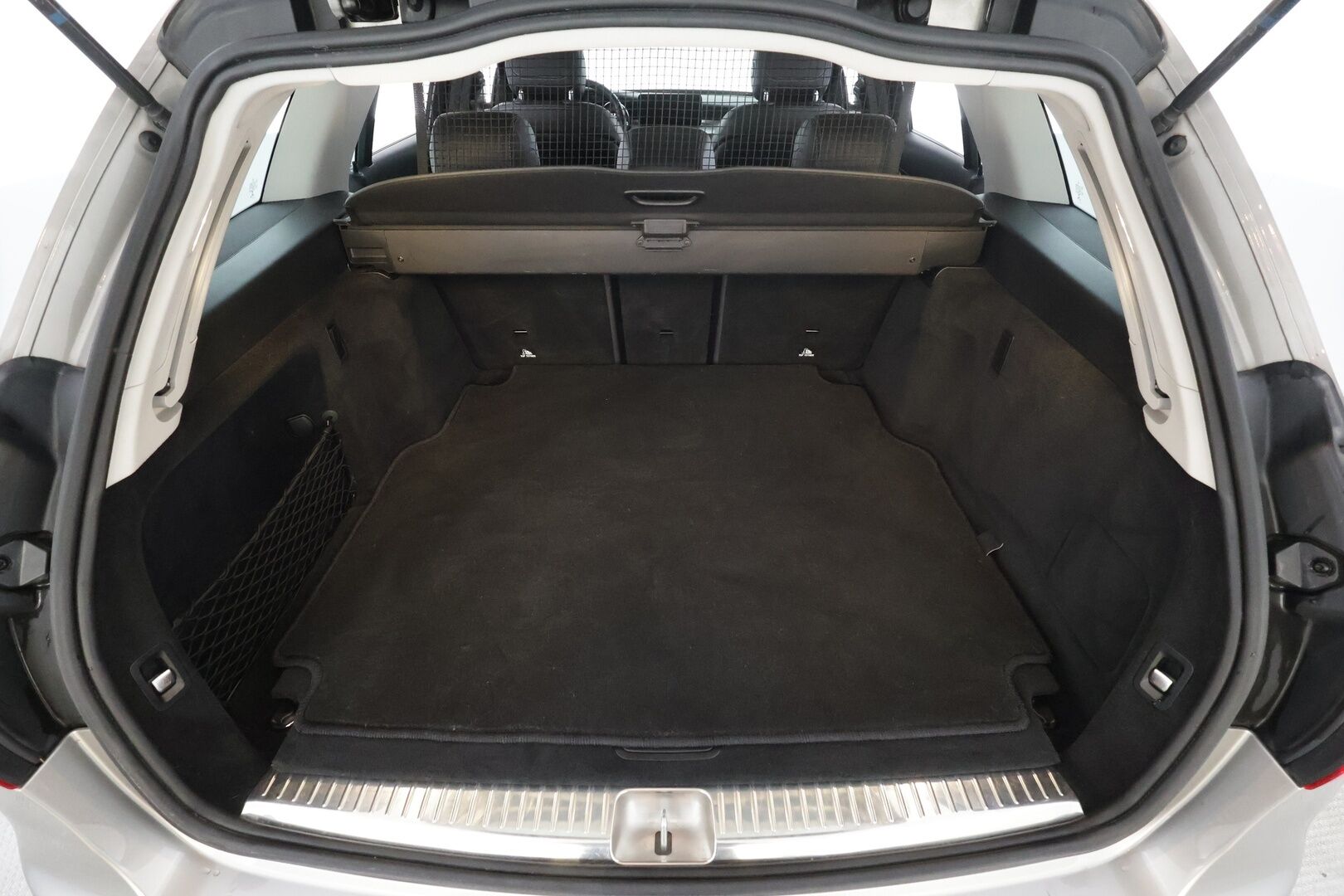 Mercedes-Benz C 2019 200 T A Business Avantgarde * Vakkari / Multibeam LED / Koukku / P.Kamera / Burmester / Puolisähkö sporttipenkit * - Suomi-auto / Kahdet renkaat