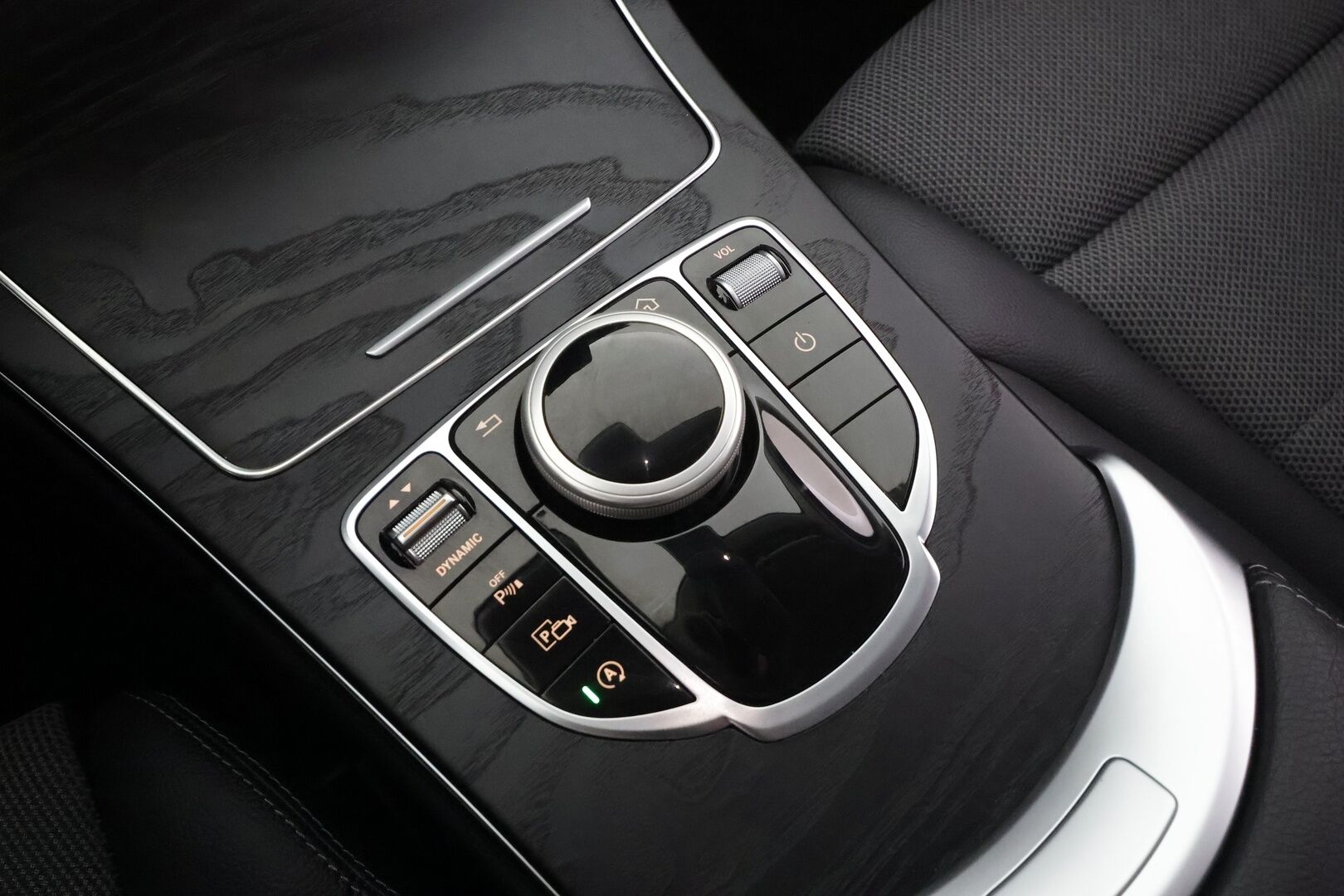 Mercedes-Benz C 2019 200 T A Business Avantgarde * Vakkari / Multibeam LED / Koukku / P.Kamera / Burmester / Puolisähkö sporttipenkit * - Suomi-auto / Kahdet renkaat