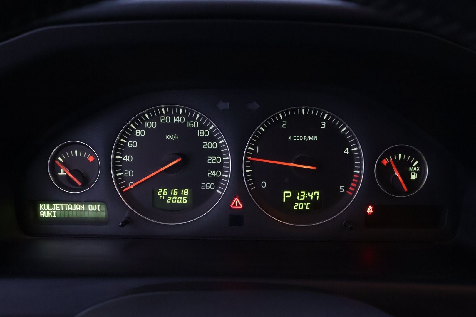 Volvo S60 2003 2,4, Sedan D5 Aut. - YritysOutlet - Myydään vain yrityksille *Vaaleat nahat / PA-lämmitin / Vakkari / Kahdet renkaat* - Tämä auto myydään YritysOutlet -valikoimasta vain yritykselle