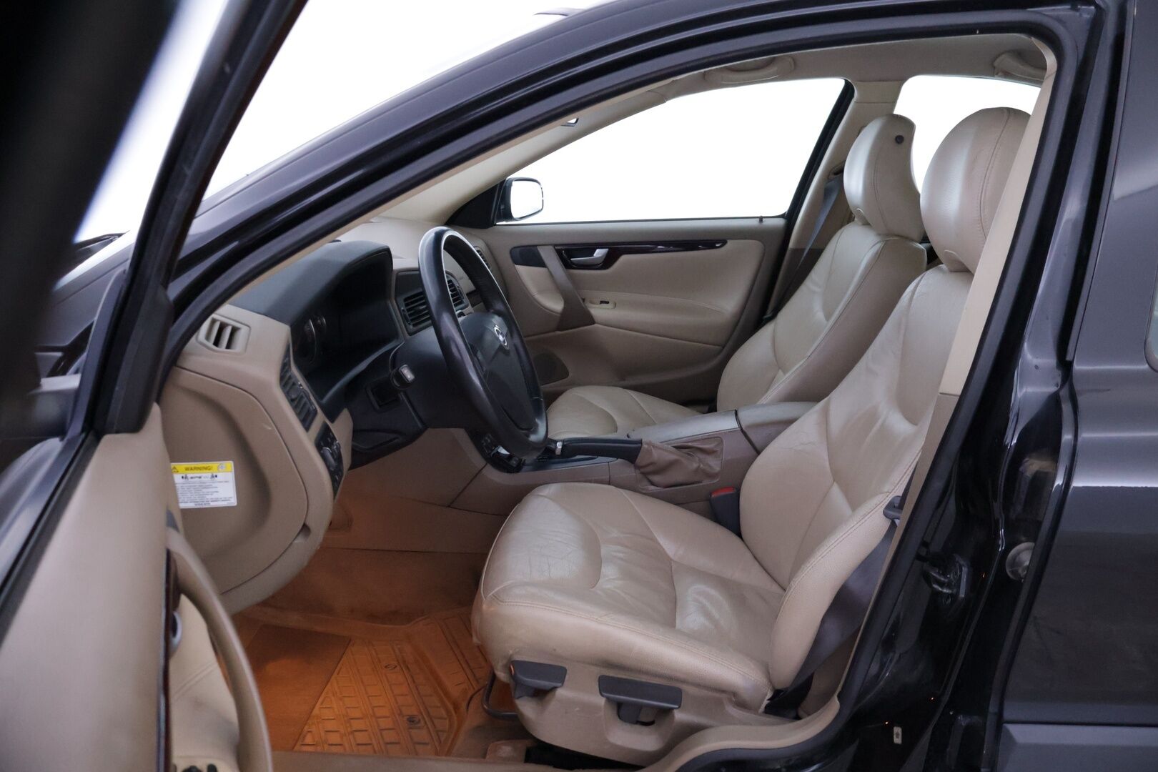 Volvo S60 2003 2,4, Sedan D5 Aut. - YritysOutlet - Myydään vain yrityksille *Vaaleat nahat / PA-lämmitin / Vakkari / Kahdet renkaat* - Tämä auto myydään YritysOutlet -valikoimasta vain yritykselle