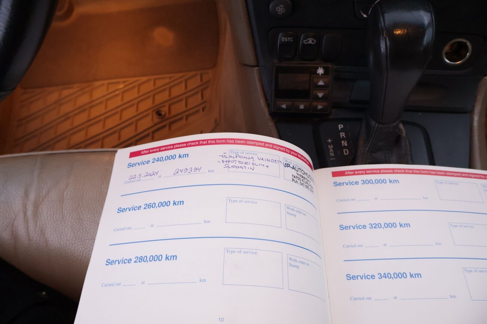 Volvo S60 2003 2,4, Sedan D5 Aut. - YritysOutlet - Myydään vain yrityksille *Vaaleat nahat / PA-lämmitin / Vakkari / Kahdet renkaat* - Tämä auto myydään YritysOutlet -valikoimasta vain yritykselle