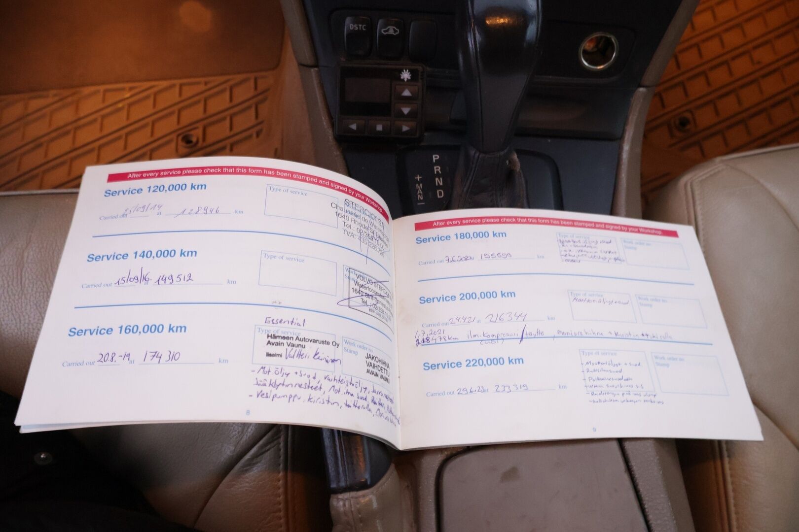 Volvo S60 2003 2,4, Sedan D5 Aut. - YritysOutlet - Myydään vain yrityksille *Vaaleat nahat / PA-lämmitin / Vakkari / Kahdet renkaat* - Tämä auto myydään YritysOutlet -valikoimasta vain yritykselle