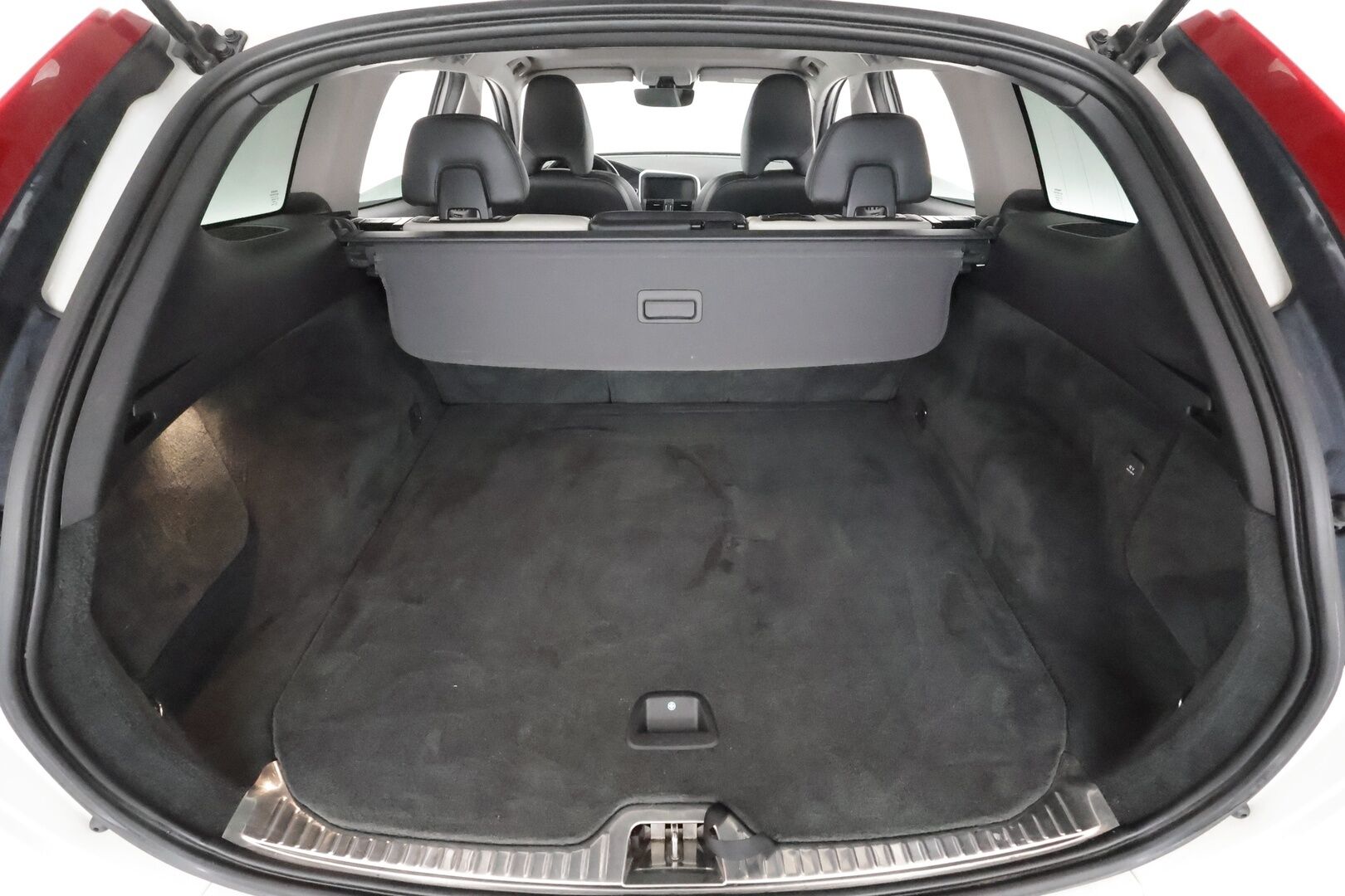 Volvo XC60 2015 D4 AWD Summum aut - Vakkari | P.tutkat | Panorama | Koukku | Webasto | Muistipenkki | Digimittaristo | Navi | Kaarrevalot | Kahdet renkaat aluvanteilla