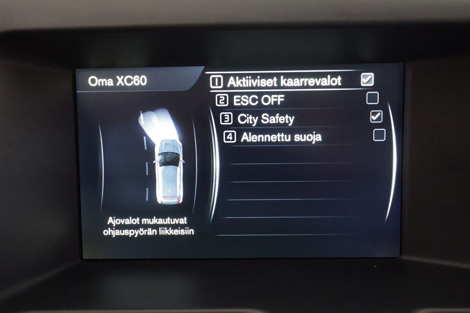 Volvo XC60 2015 D4 AWD Summum aut * Vakkari / P.tutkat / Panorama / Koukku / Webasto / Muistipenkki / Digimittaristo / Navi / Kaarrevalot * - Kahdet renkaat aluvanteilla