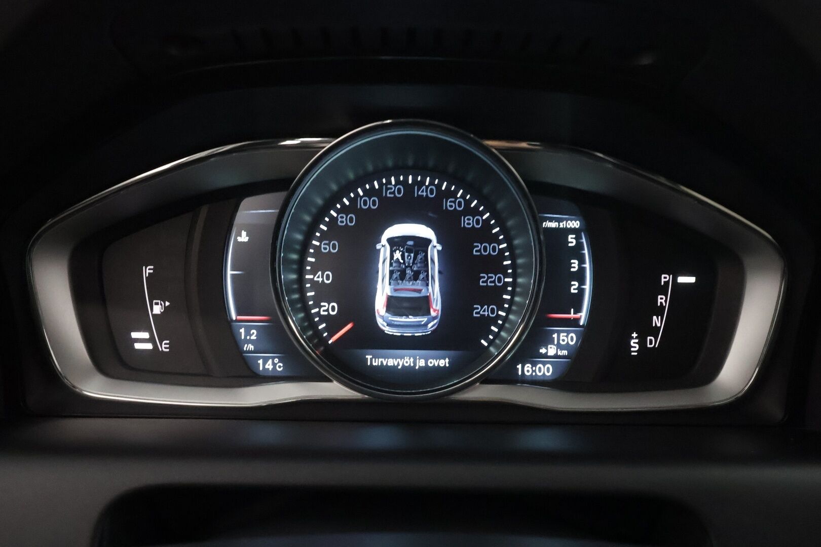 Volvo XC60 2015 D4 AWD Summum aut * Vakkari / P.tutkat / Panorama / Koukku / Webasto / Muistipenkki / Digimittaristo / Navi / Kaarrevalot * - Kahdet renkaat aluvanteilla