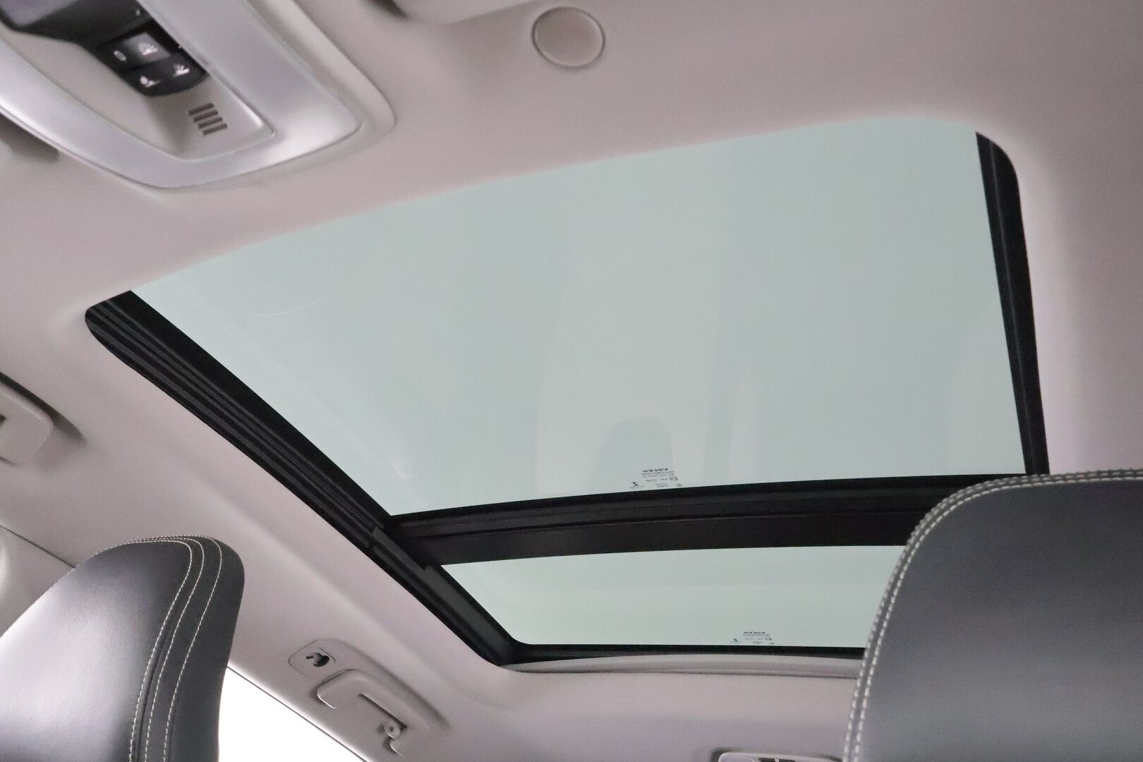 Volvo XC60 2015 D4 AWD Summum aut * Vakkari / P.tutkat / Panorama / Koukku / Webasto / Muistipenkki / Digimittaristo / Navi / Kaarrevalot * - Kahdet renkaat aluvanteilla