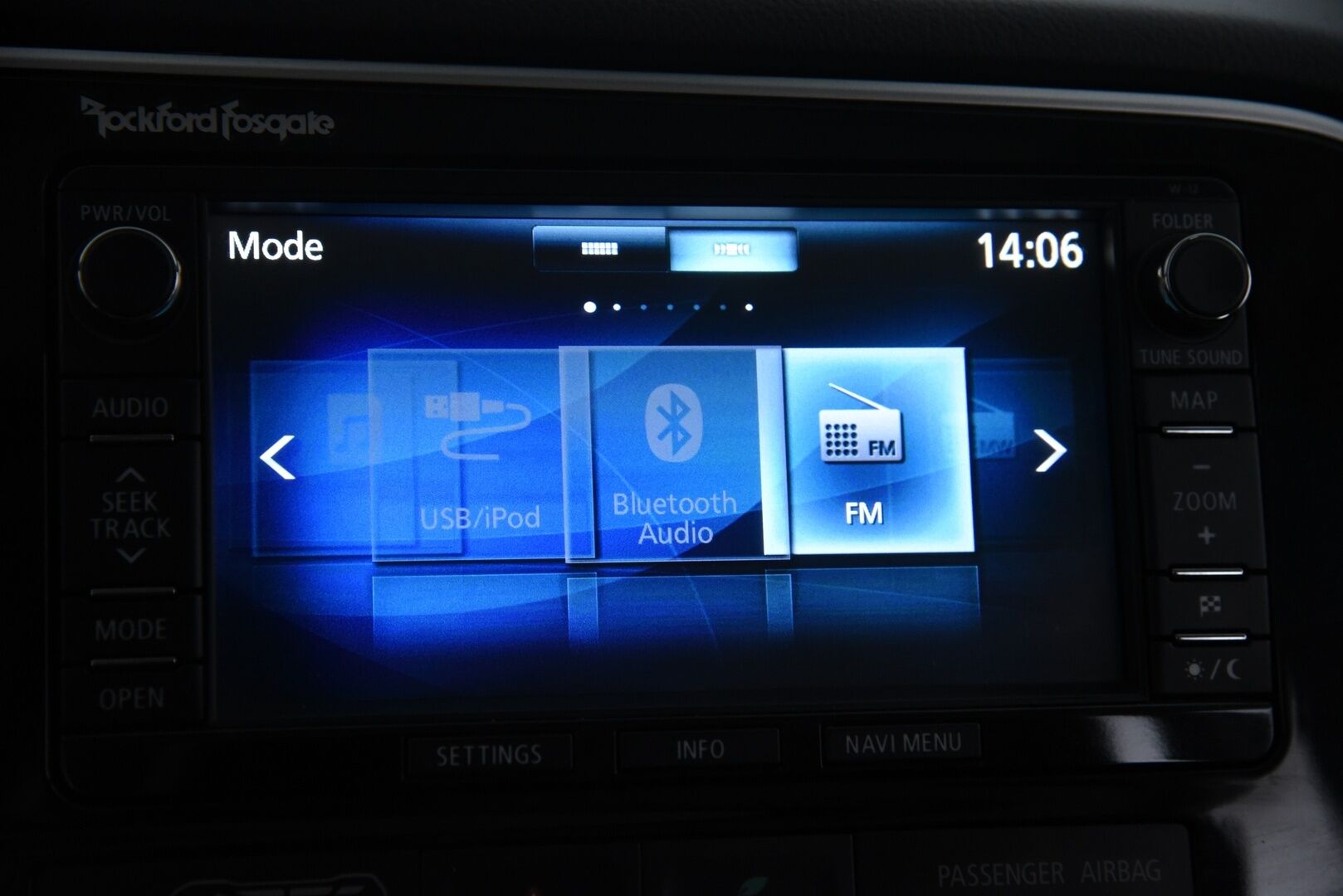 Mitsubishi Outlander 2014 Instyle Navi 4WD 5P - Rockford | Kattoikkuna | Remote Control | Keyless | Koukku | P-kamera | Sähk. luukku | 2x Renkaat vanteineen - YritysOutlet - Myydään vain yrityksille