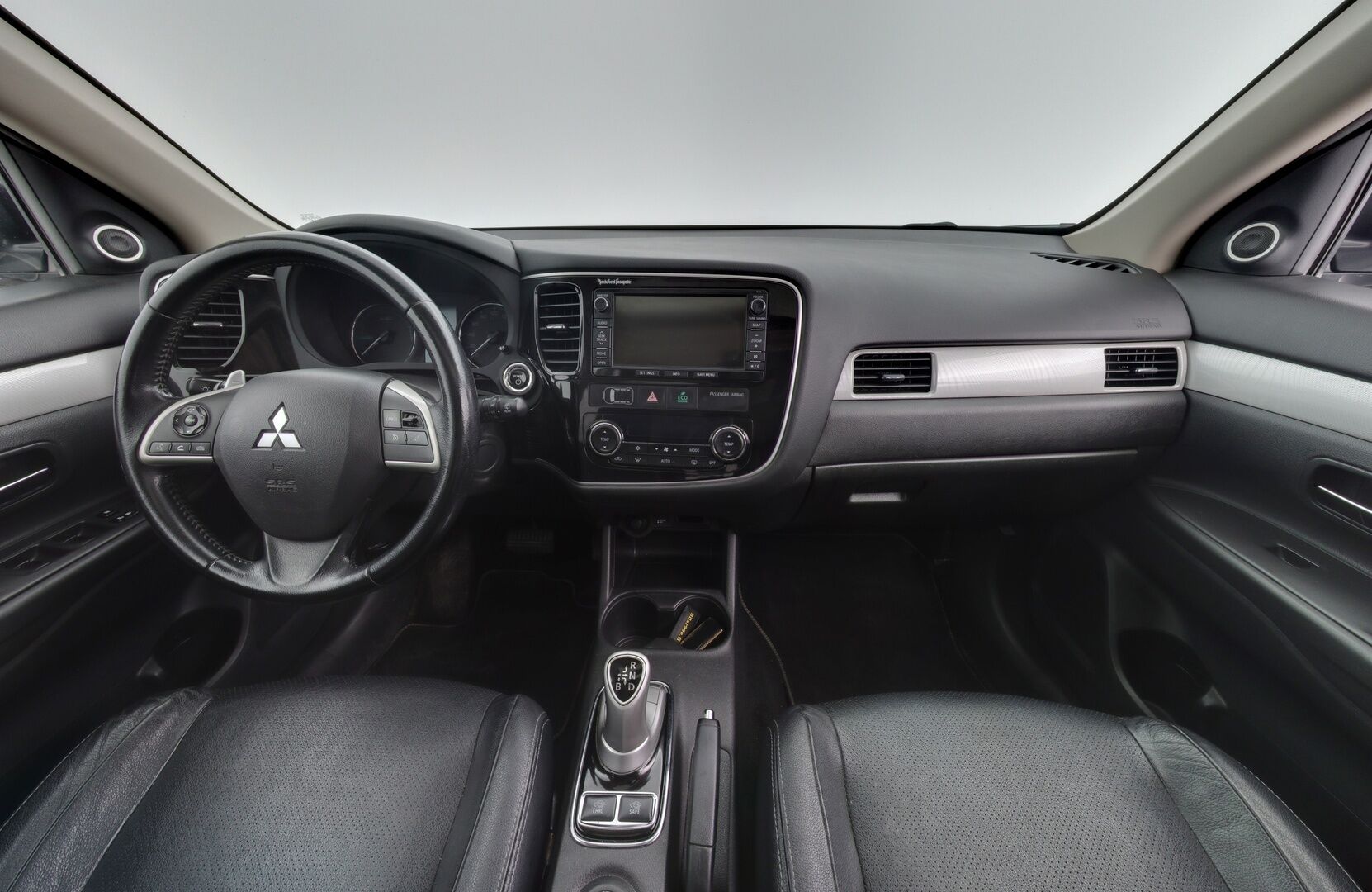 Mitsubishi Outlander 2014 Instyle Navi 4WD 5P - Rockford | Kattoikkuna | Remote Control | Keyless | Koukku | P-kamera | Sähk. luukku | 2x Renkaat vanteineen - YritysOutlet - Myydään vain yrityksille
