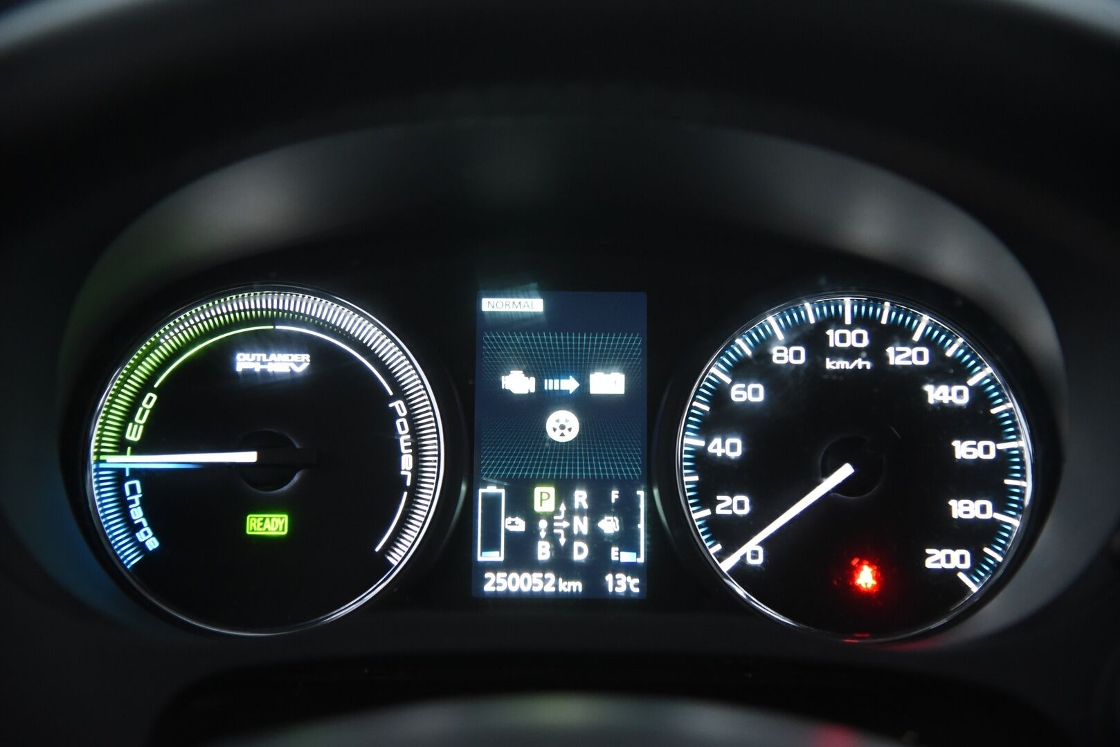 Mitsubishi Outlander 2014 Instyle Navi 4WD 5P - Rockford | Kattoikkuna | Remote Control | Keyless | Koukku | P-kamera | Sähk. luukku | 2x Renkaat vanteineen - YritysOutlet - Myydään vain yrityksille