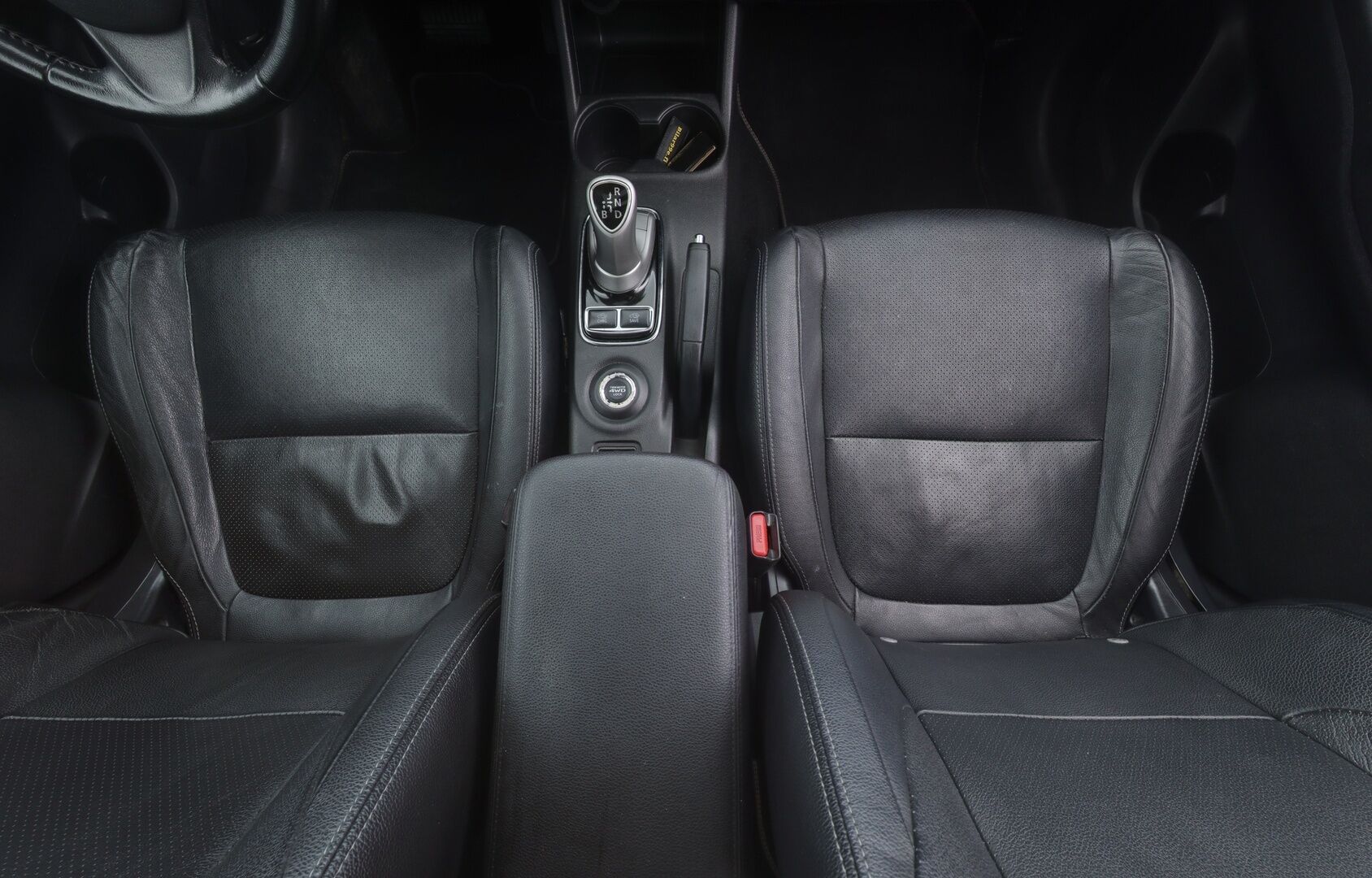 Mitsubishi Outlander 2014 Instyle Navi 4WD 5P - Rockford | Kattoikkuna | Remote Control | Keyless | Koukku | P-kamera | Sähk. luukku | 2x Renkaat vanteineen - YritysOutlet - Myydään vain yrityksille