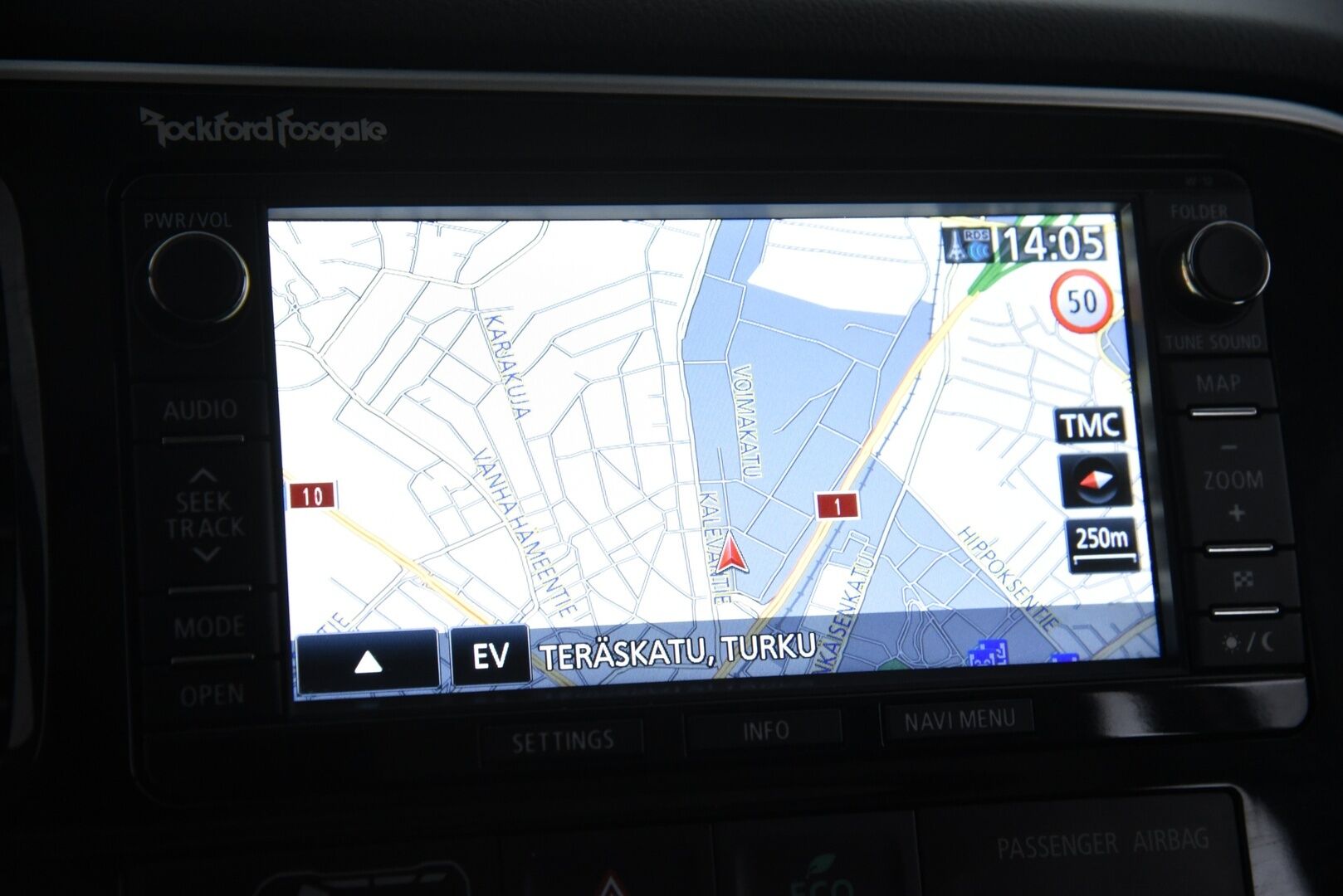 Mitsubishi Outlander 2014 Instyle Navi 4WD 5P - Rockford | Kattoikkuna | Remote Control | Keyless | Koukku | P-kamera | Sähk. luukku | 2x Renkaat vanteineen - YritysOutlet - Myydään vain yrityksille