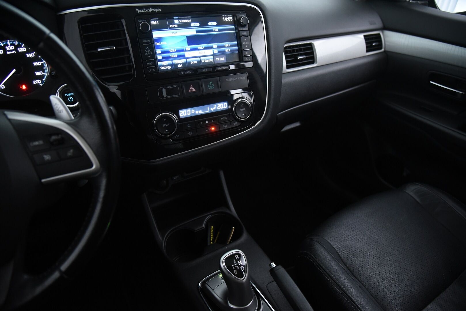 Mitsubishi Outlander 2014 Instyle Navi 4WD 5P - Rockford | Kattoikkuna | Remote Control | Keyless | Koukku | P-kamera | Sähk. luukku | 2x Renkaat vanteineen - YritysOutlet - Myydään vain yrityksille