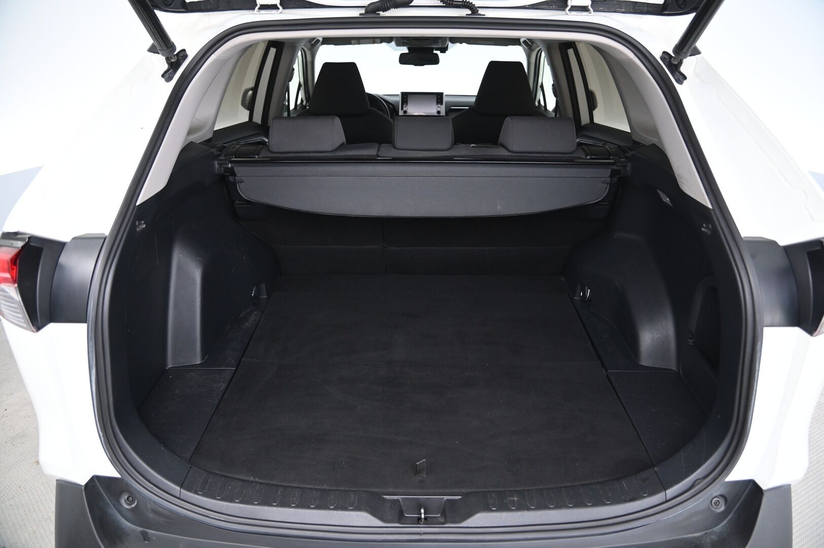 Toyota RAV4 2019 2,5 Hybrid AWD-i Active - ACC | P.kamera | Lohko ja sisäp | Vetokoukku | 2 renkaat aluvanteilla