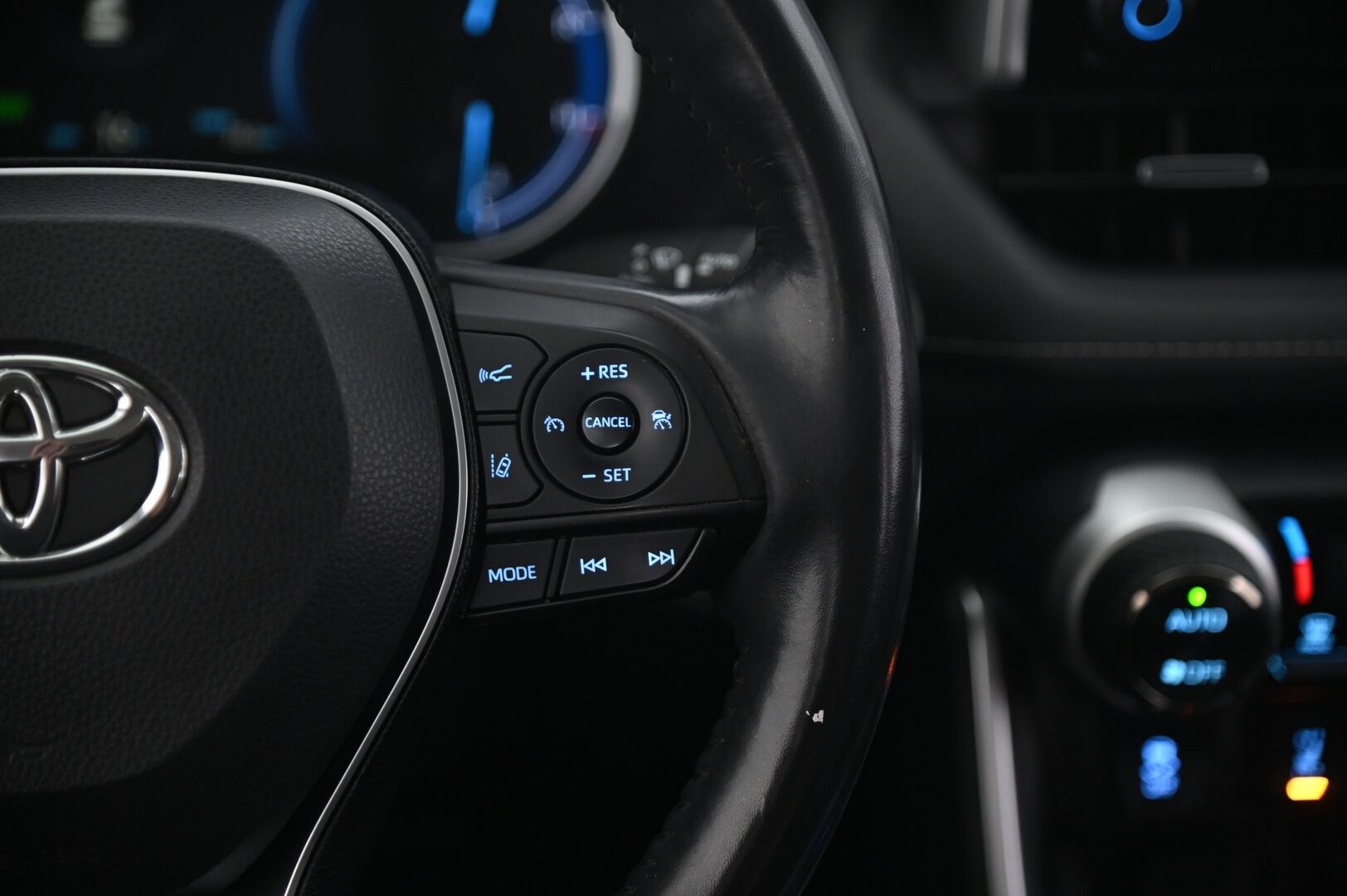 Toyota RAV4 2019 2,5 Hybrid AWD-i Active - ACC | P.kamera | Lohko ja sisäp | Vetokoukku | 2 renkaat aluvanteilla