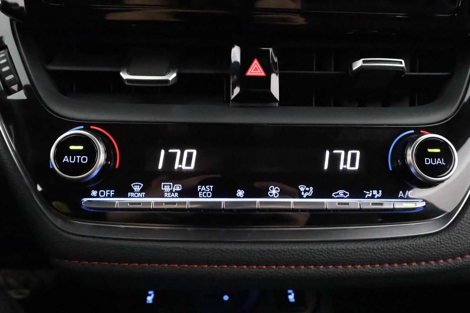 Toyota Corolla 2019 Touring Sports 1,8 Hybrid Style - | ACC | Lohko | LED | P.Kamera | Ratinlämmitys | 1.Om Suomi-auto | Kahdet Renkaat | Merkkihuollettu |