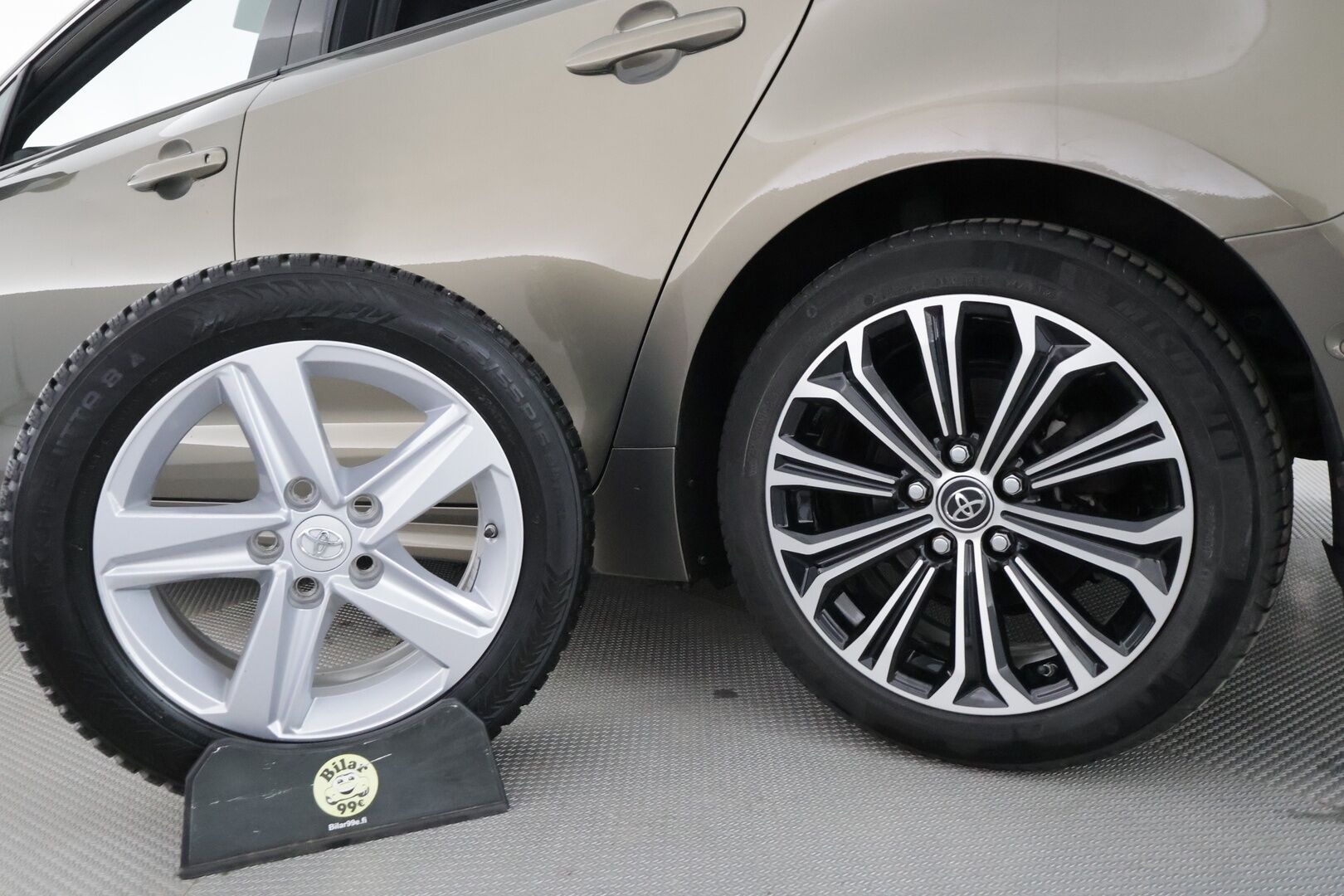 Toyota Corolla 2019 Touring Sports 1,8 Hybrid Style - | ACC | Lohko | LED | P.Kamera | Ratinlämmitys | 1.Om Suomi-auto | Kahdet Renkaat | Merkkihuollettu |