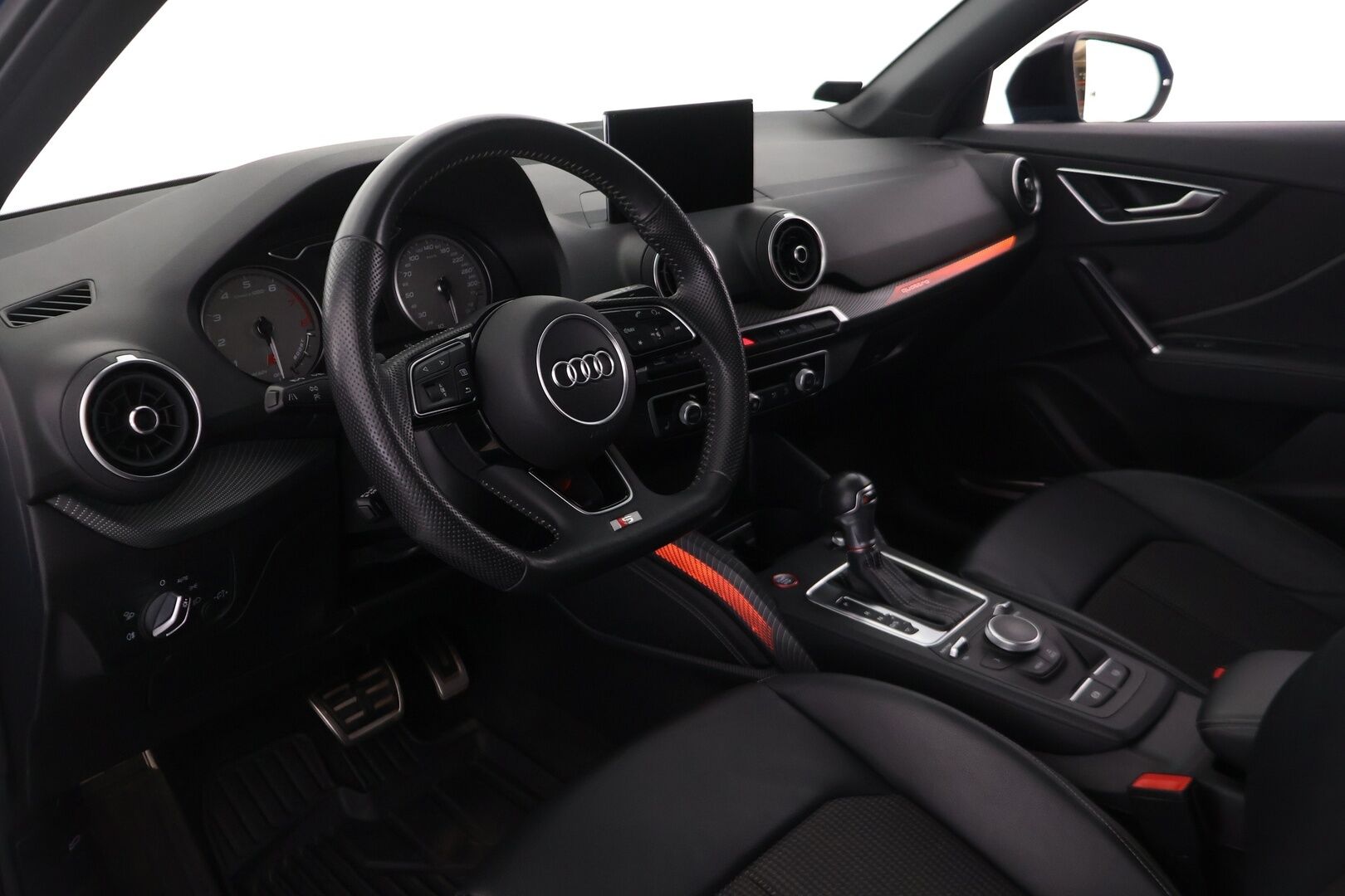 Audi SQ2 2020 TFSI quattro S tronic - | Suomi-auto | Adapt.vakkari | B&O | Panorama | Carplay | Ambient | Kaistavahti | Lohko | 2x renkaat |