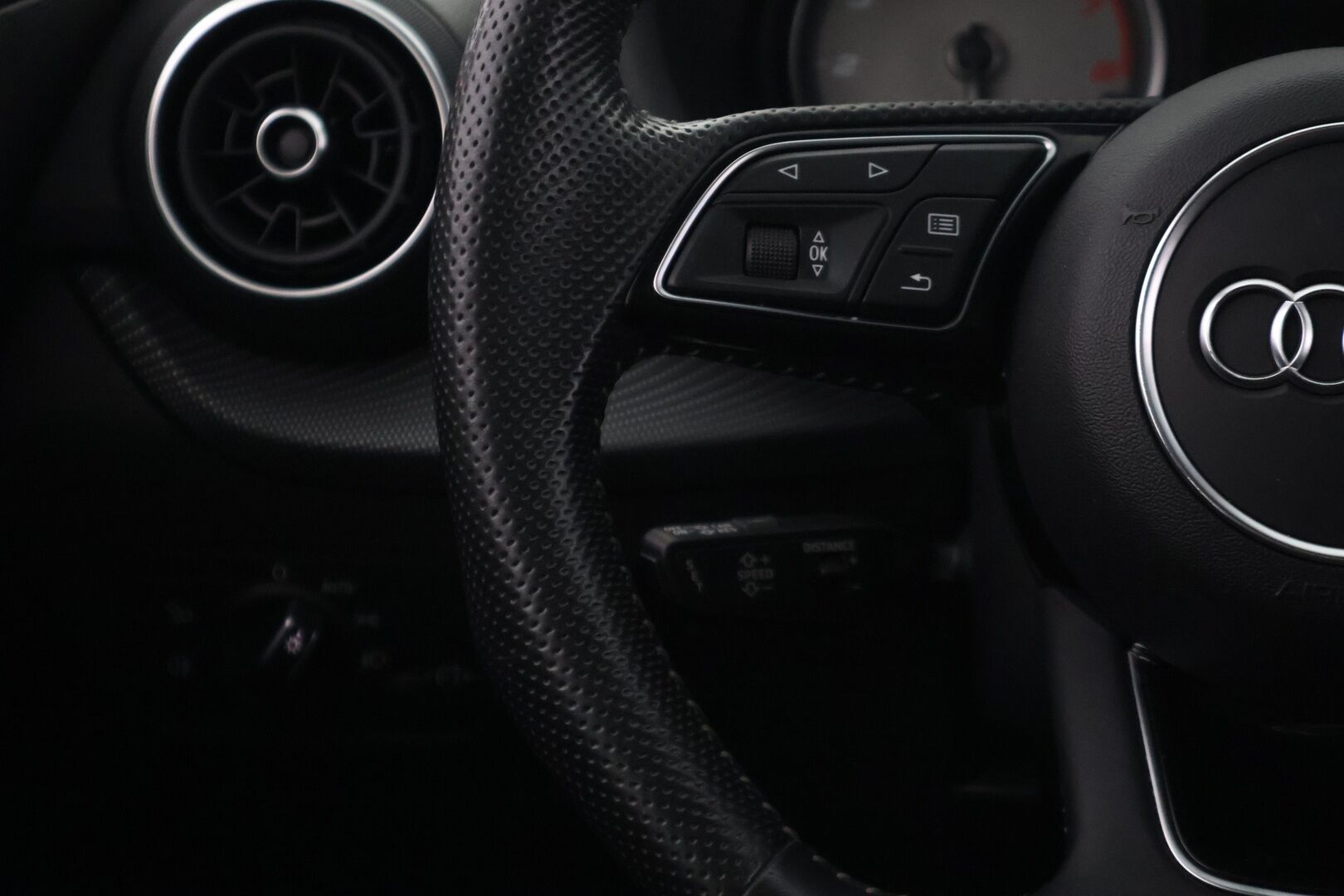 Audi SQ2 2020 TFSI quattro S tronic - | Suomi-auto | Adapt.vakkari | B&O | Panorama | Carplay | Ambient | Kaistavahti | Lohko | 2x renkaat |