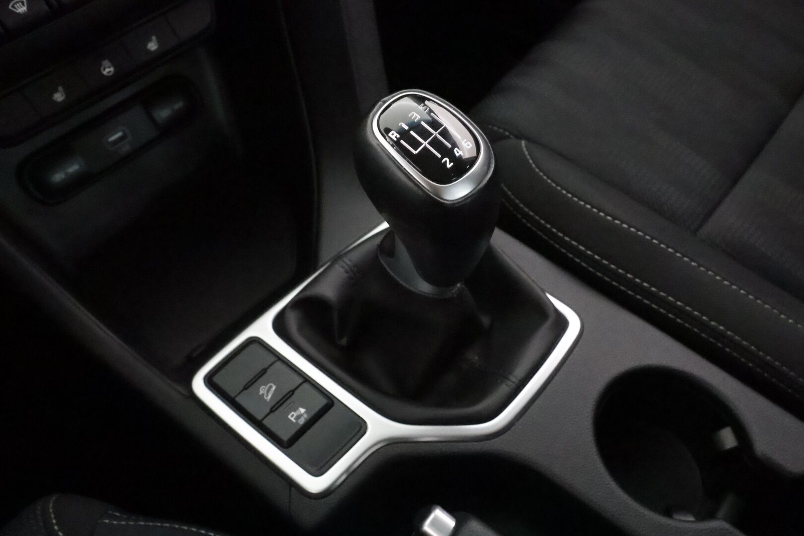 Kia Sportage 2020 1,6 ISG Urban Active EcoDynamics - | Merkkihuollettu | Koukku | Vakkari | P.kamera | Lohko+sisälämmitin | Lämm. ratti | Lämm. takapenkit | Apple & Android | Bluetooth | 2x renkaat aluin 