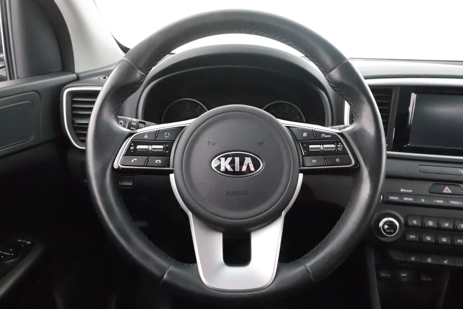 Kia Sportage 2020 1,6 ISG Urban Active EcoDynamics - | Merkkihuollettu | Koukku | Vakkari | P.kamera | Lohko+sisälämmitin | Lämm. ratti | Lämm. takapenkit | Apple & Android | Bluetooth | 2x renkaat aluin 