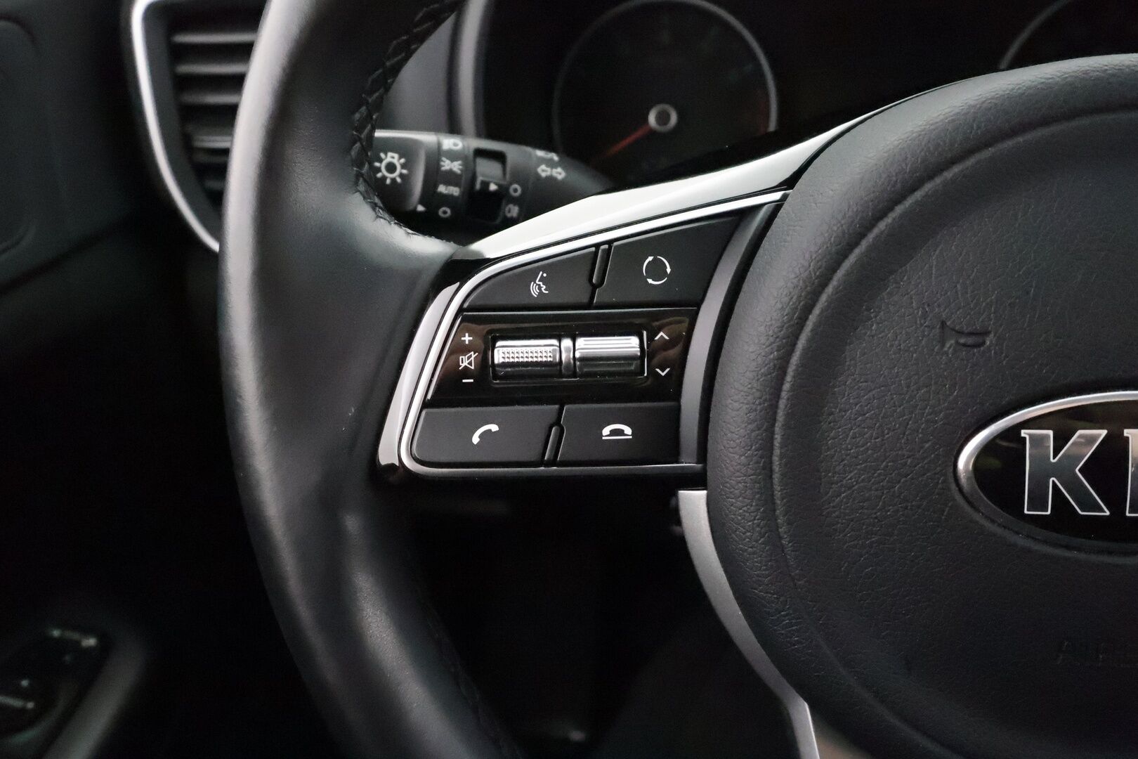 Kia Sportage 2020 1,6 ISG Urban Active EcoDynamics - | Merkkihuollettu | Koukku | Vakkari | P.kamera | Lohko+sisälämmitin | Lämm. ratti | Lämm. takapenkit | Apple & Android | Bluetooth | 2x renkaat aluin 