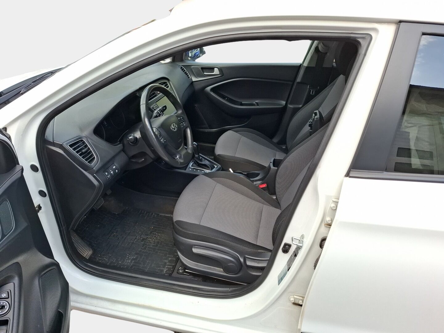 Hyundai i20 Hatchback 2019 1,0 T-GDI 120 hv Style aut. * Suomiauto / Lohkolämmitin / P.kamera / Ratinlämmitin / CarPlay / Aut.ilmastointi * - *Vähän ajettu Suomiauto kaksilla renkailla! / Mukavasti varusteltu!*