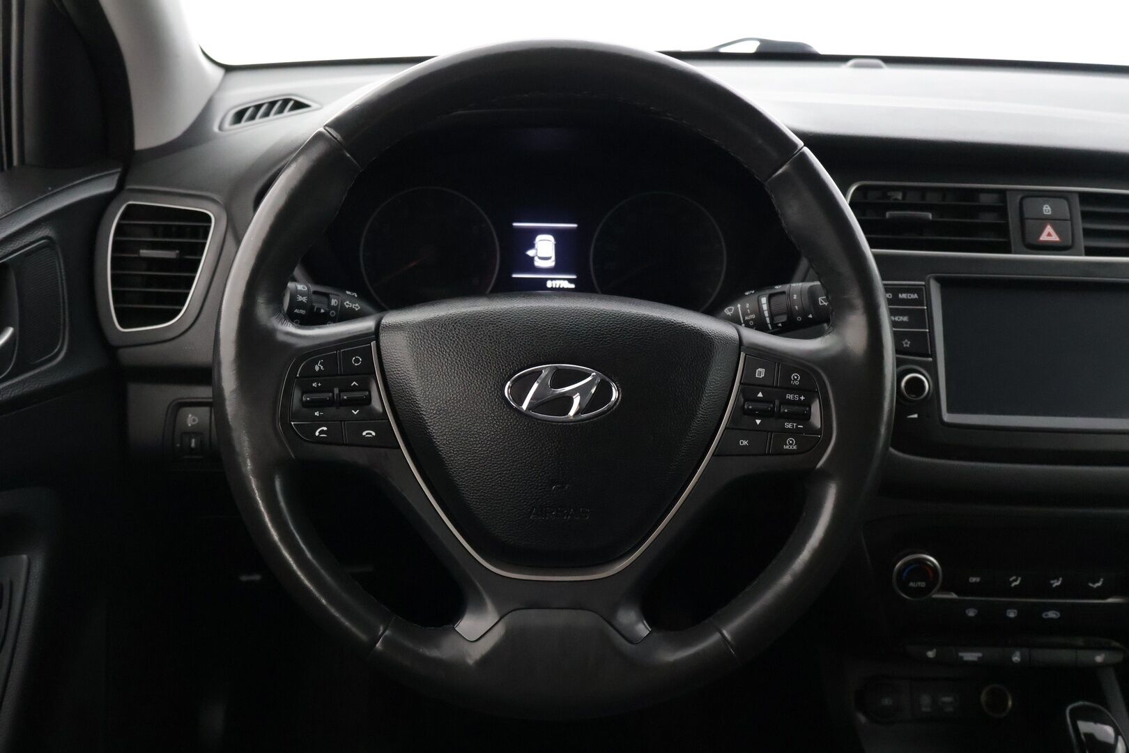 Hyundai i20 Hatchback 2019 1,0 T-GDI 120 hv Style aut. * Suomiauto / Lohkolämmitin / P.kamera / Ratinlämmitin / CarPlay / Aut.ilmastointi * - *Vähän ajettu Suomiauto! / Katsastus voimassa 10/2027 saakka! / Mukavasti varusteltu!*