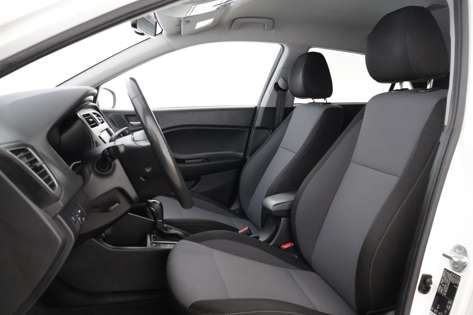 Hyundai i20 Hatchback 2019 1,0 T-GDI 120 hv Style aut. * Suomiauto / Lohkolämmitin / P.kamera / Ratinlämmitin / CarPlay / Aut.ilmastointi * - *Vähän ajettu Suomiauto! / Katsastus voimassa 10/2027 saakka! / Mukavasti varusteltu!*