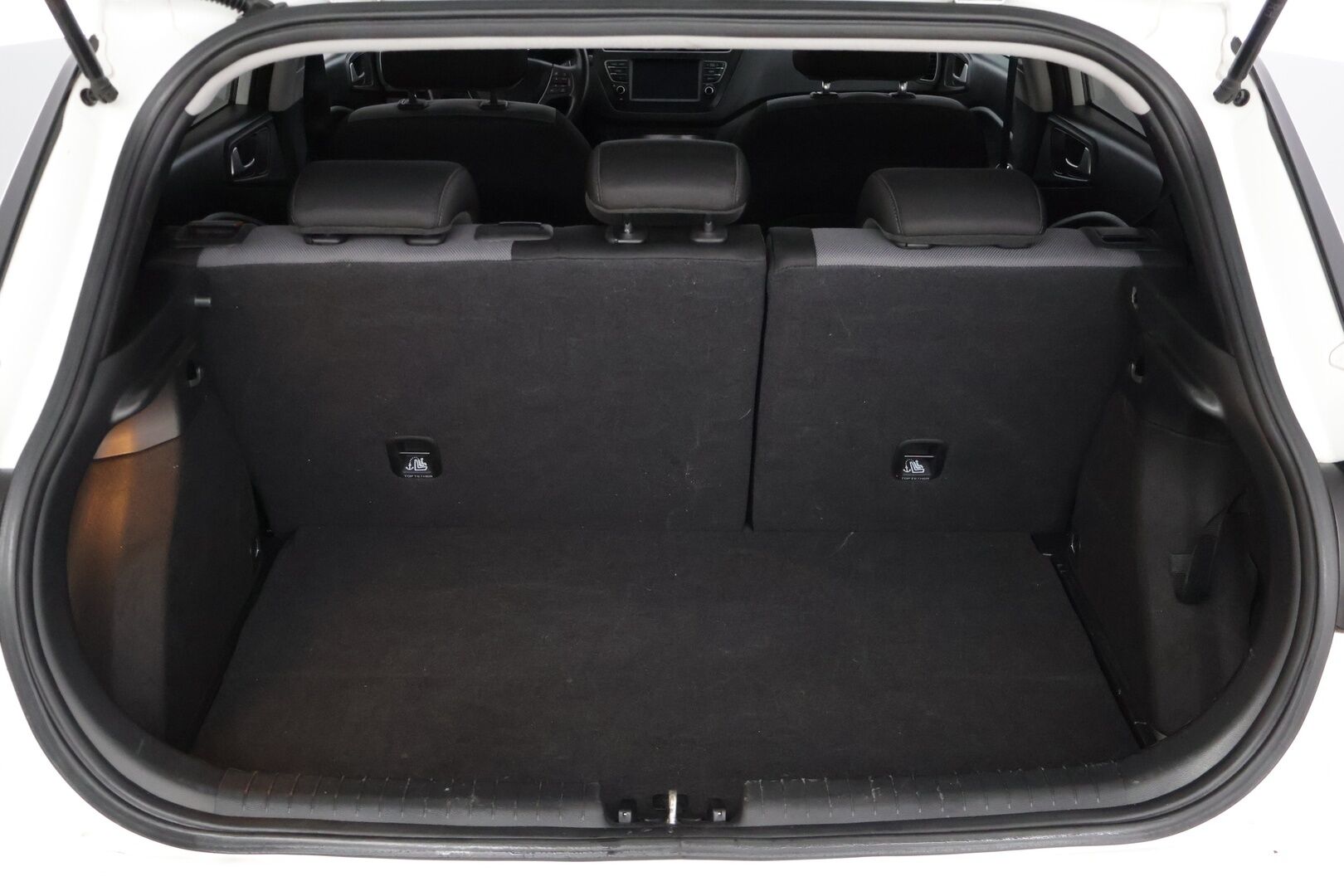 Hyundai i20 Hatchback 2019 1,0 T-GDI 120 hv Style aut. * Suomiauto / Lohkolämmitin / P.kamera / Ratinlämmitin / CarPlay / Aut.ilmastointi * - *Vähän ajettu Suomiauto! / Katsastus voimassa 10/2027 saakka! / Mukavasti varusteltu!*