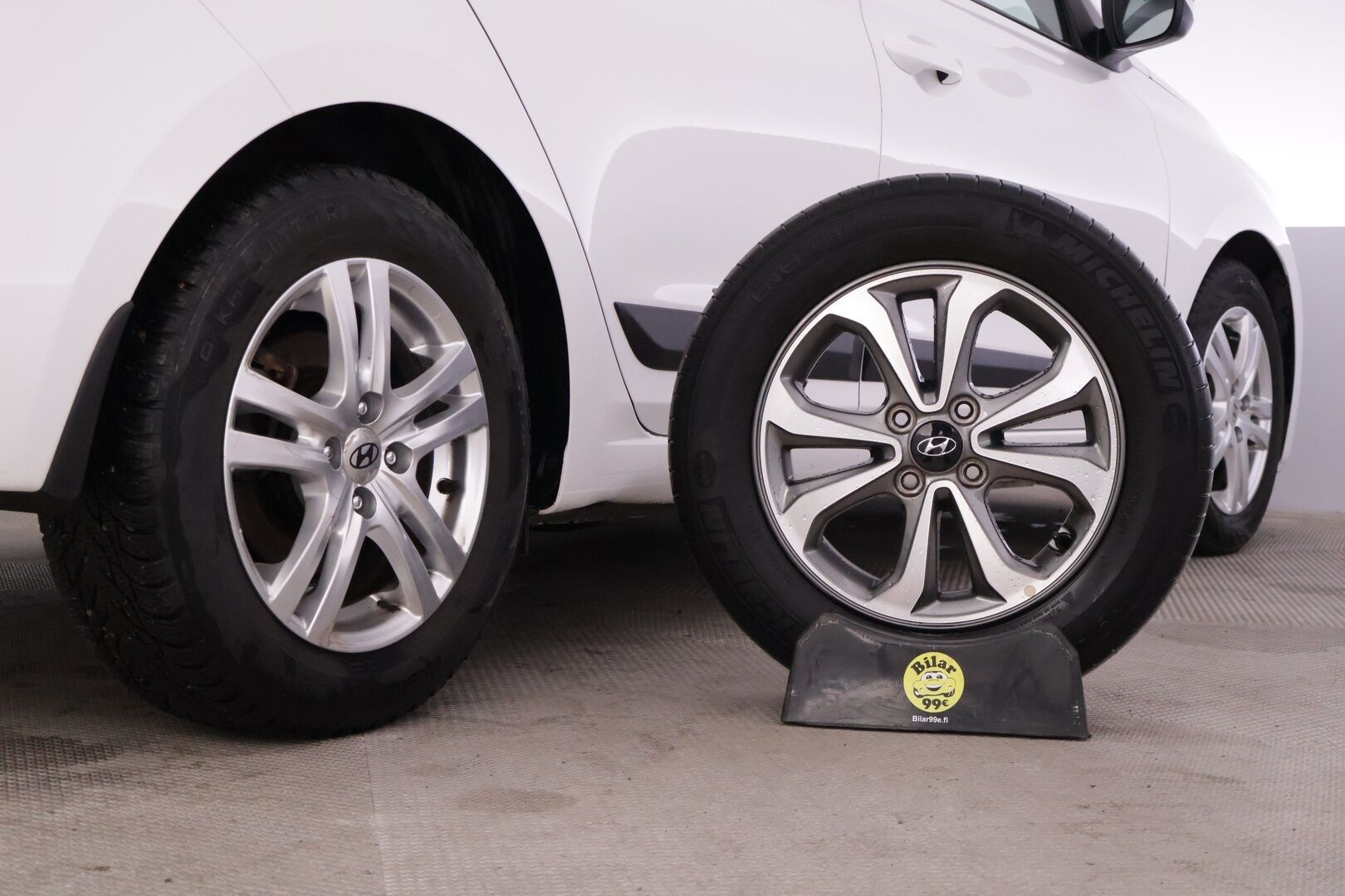 Hyundai i20 Hatchback 2019 1,0 T-GDI 120 hv Style aut. * Suomiauto / Lohkolämmitin / P.kamera / Ratinlämmitin / CarPlay / Aut.ilmastointi * - *Vähän ajettu Suomiauto! / Katsastus voimassa 10/2027 saakka! / Mukavasti varusteltu!*
