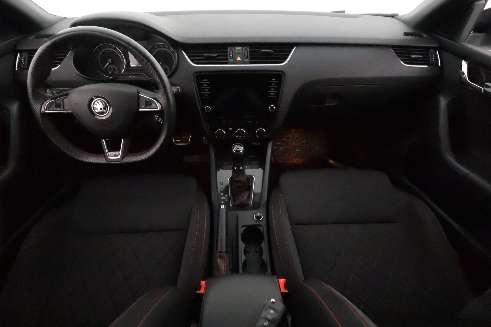 Skoda Octavia 2019 2,0 TDI 184 RS BusinessLine DSG Autom **Adapt.vakkari / Webasto / KeylessGo / Sporttipenkit / Navi / P.tutkat** - Suomi-auto / Kahdet renkaat aluvanteilla
