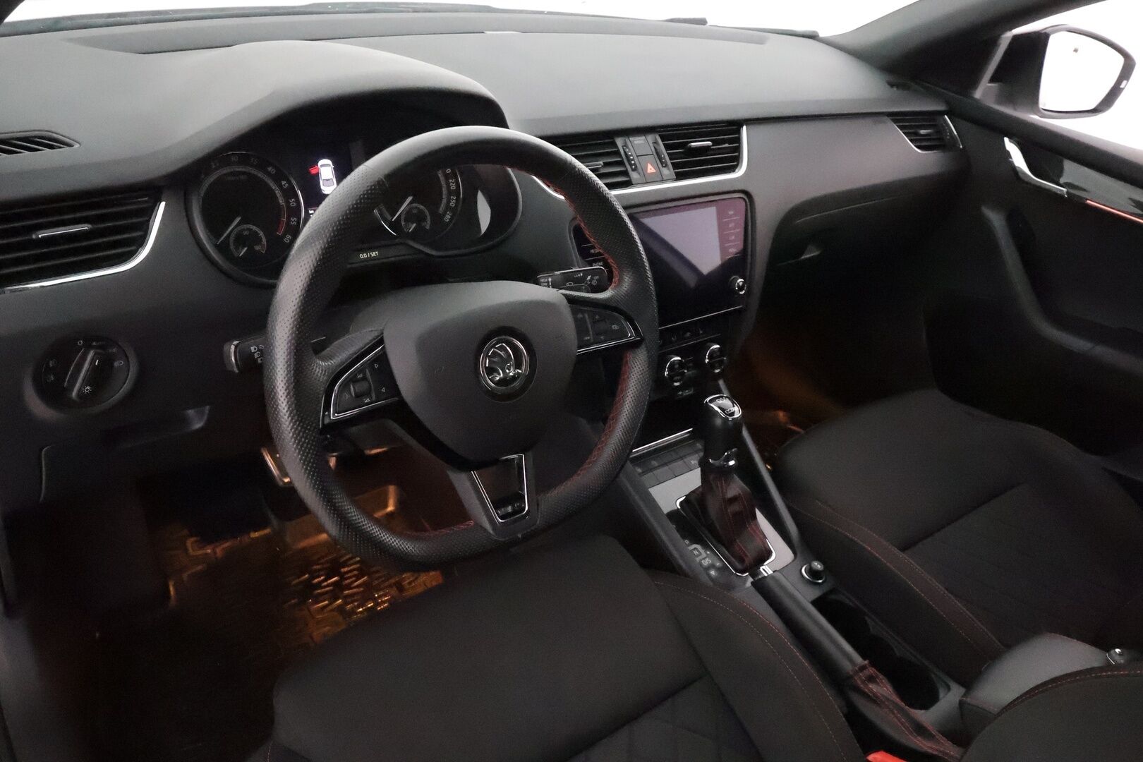 Skoda Octavia 2019 2,0 TDI 184 RS BusinessLine DSG Autom **Adapt.vakkari / Webasto / KeylessGo / Sporttipenkit / Navi / P.tutkat** - Suomi-auto / Kahdet renkaat aluvanteilla