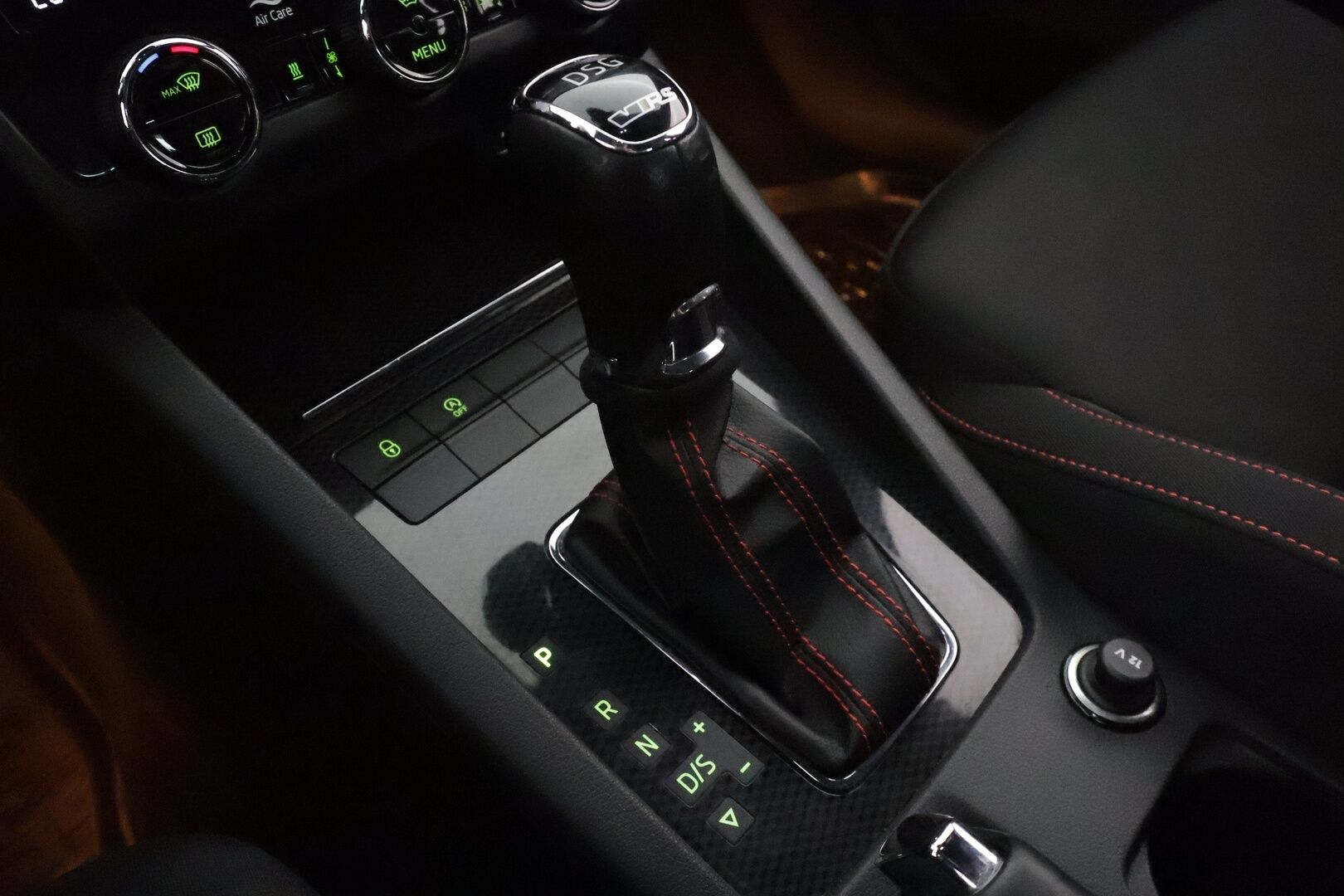 Skoda Octavia 2019 2,0 TDI 184 RS BusinessLine DSG Autom **Adapt.vakkari / Webasto / KeylessGo / Sporttipenkit / Navi / P.tutkat** - Suomi-auto / Kahdet renkaat aluvanteilla