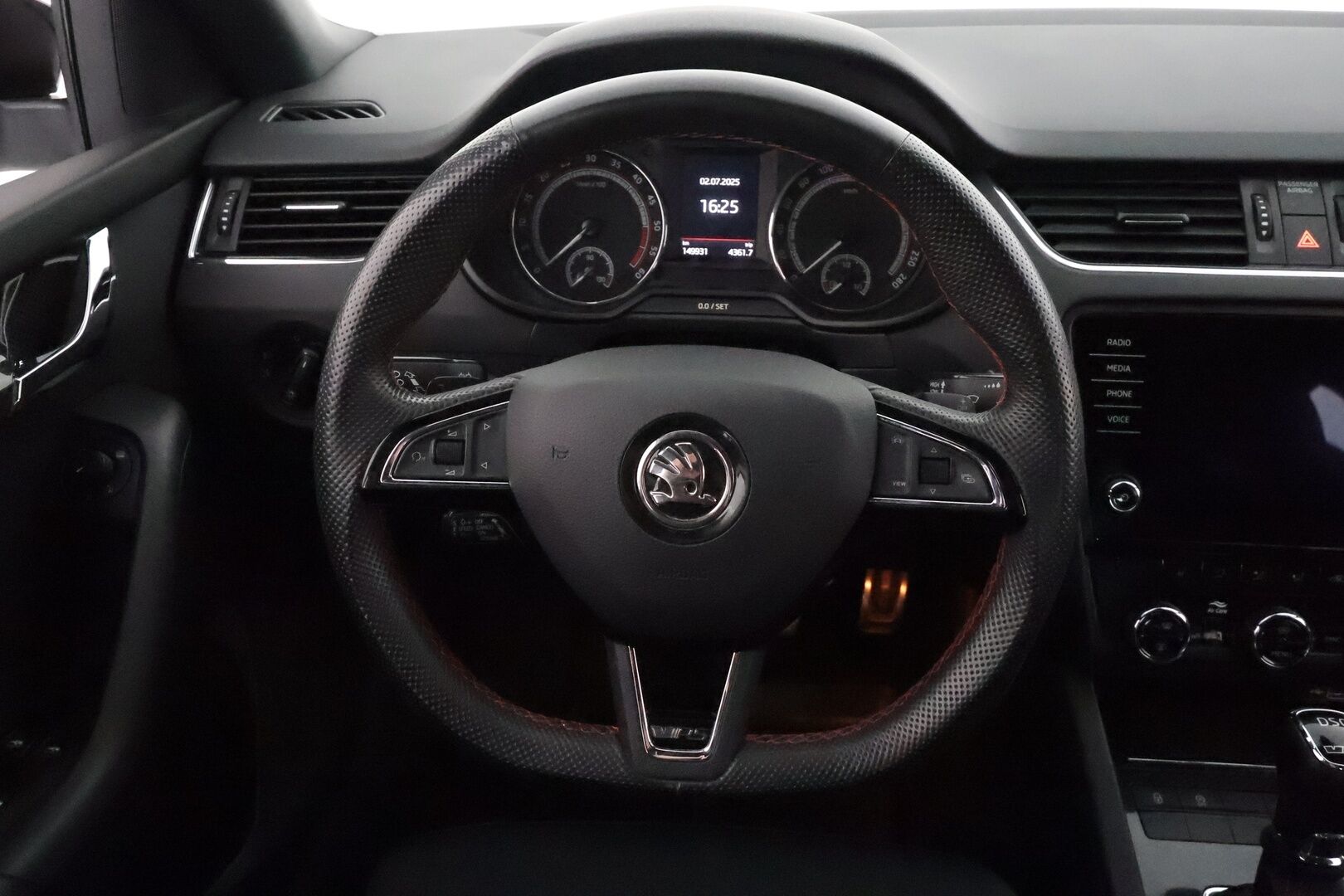 Skoda Octavia 2019 2,0 TDI 184 RS BusinessLine DSG Autom **Adapt.vakkari / Webasto / KeylessGo / Sporttipenkit / Navi / P.tutkat** - Suomi-auto / Kahdet renkaat aluvanteilla