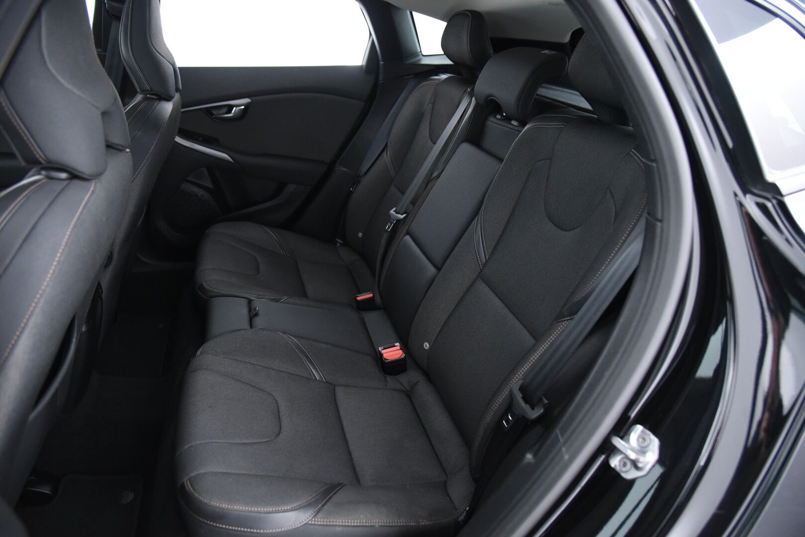 Volvo V40 Cross Country 2018 T3 Plus aut / Full-LED / P. Kamera / Navi / Lämm. Tuulilasi / Jakopää 11/25! - Loistava huoltohistoria! / 2x Hyvät renkaat!