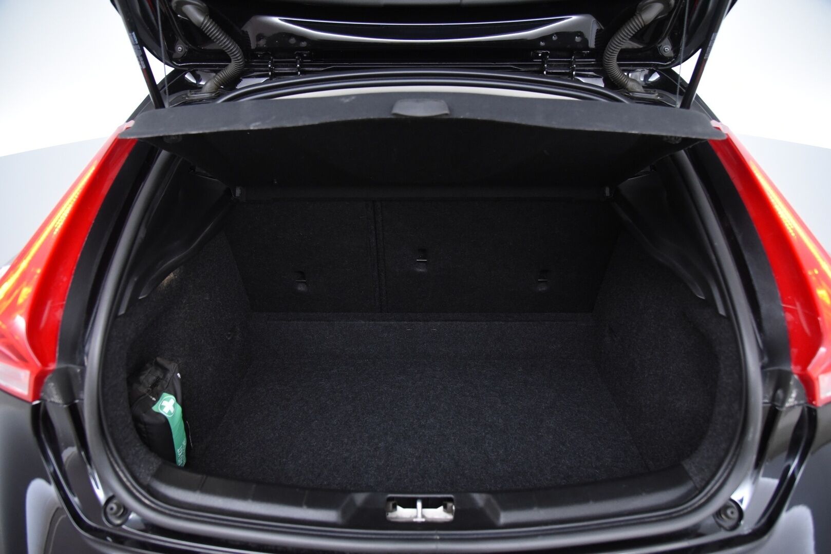 Volvo V40 Cross Country 2018 T3 Plus aut / Full-LED / P. Kamera / Navi / Lämm. Tuulilasi / Jakopää 11/25! - Loistava huoltohistoria! / 2x Hyvät renkaat!