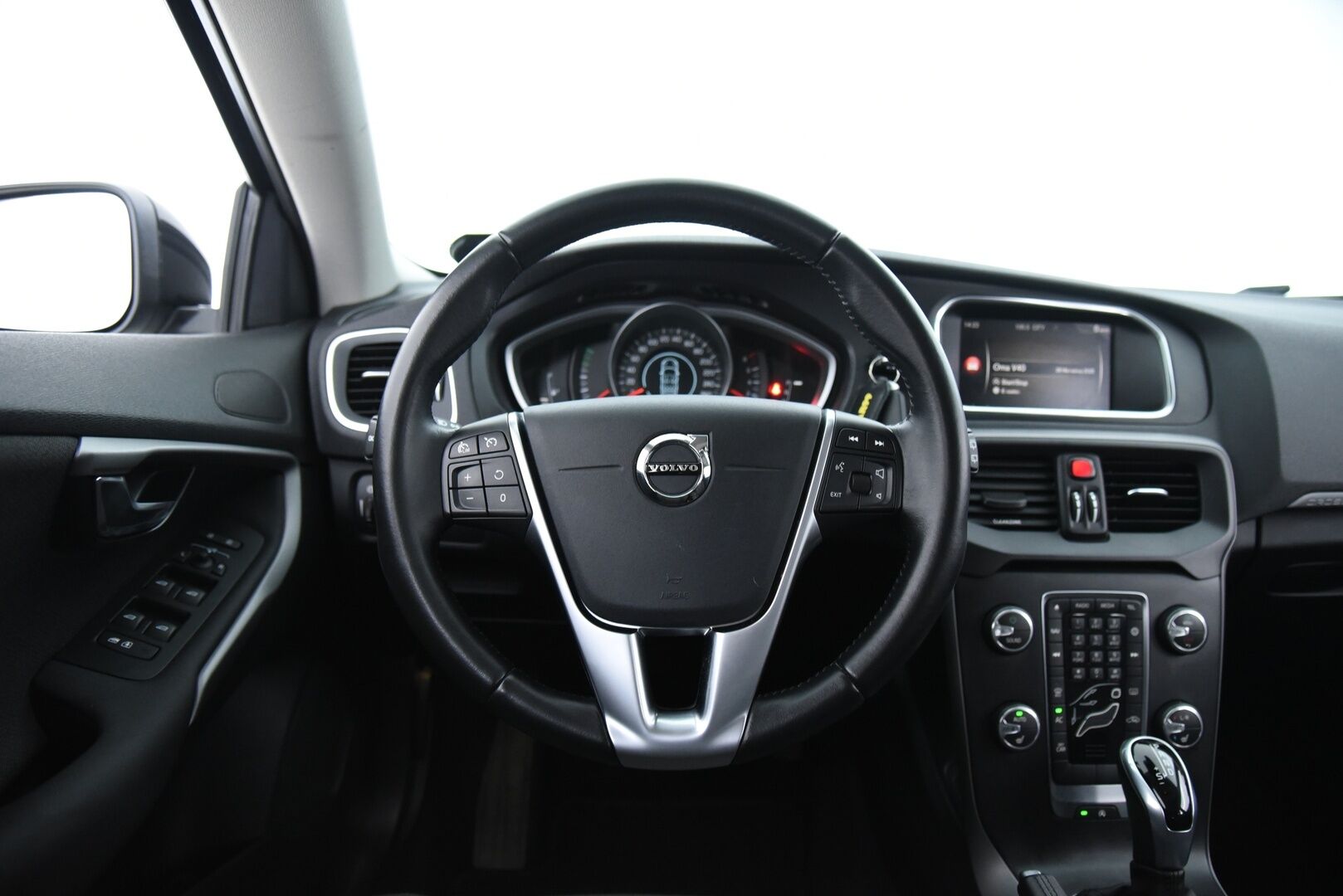 Volvo V40 Cross Country 2018 T3 Plus aut / Full-LED / P. Kamera / Navi / Lämm. Tuulilasi / Jakopää 11/25! - Loistava huoltohistoria! / 2x Hyvät renkaat!