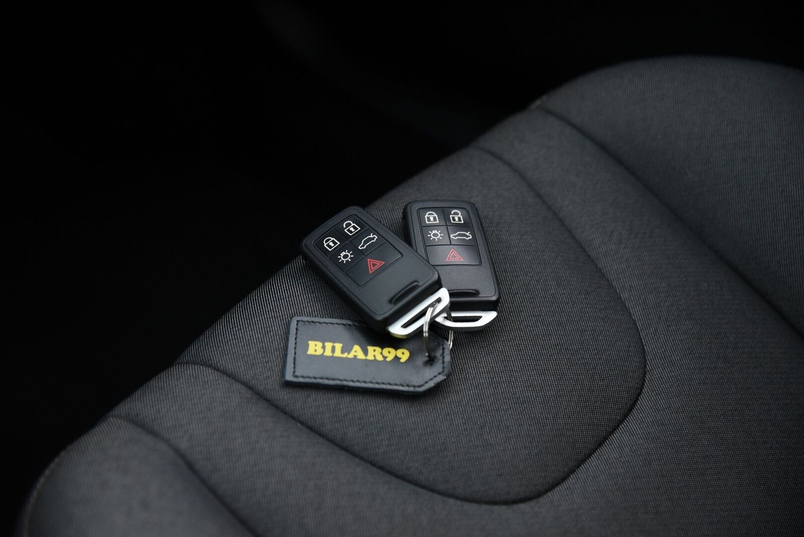 Volvo V40 Cross Country 2018 T3 Plus aut / Full-LED / P. Kamera / Navi / Lämm. Tuulilasi / Jakopää 11/25! - Loistava huoltohistoria! / 2x Hyvät renkaat!