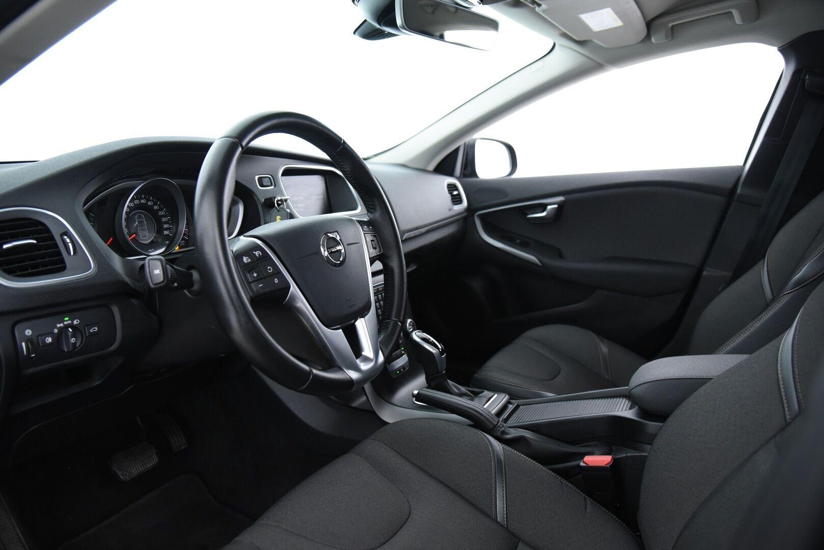 Volvo V40 Cross Country 2018 T3 Plus aut / Full-LED / P. Kamera / Navi / Lämm. Tuulilasi / Jakopää 11/25! - Loistava huoltohistoria! / 2x Hyvät renkaat!