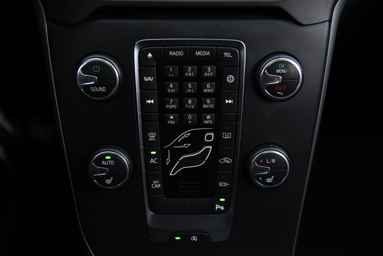 Volvo V40 Cross Country 2018 T3 Plus aut / Full-LED / P. Kamera / Navi / Lämm. Tuulilasi / Jakopää 11/25! - Loistava huoltohistoria! / 2x Hyvät renkaat!