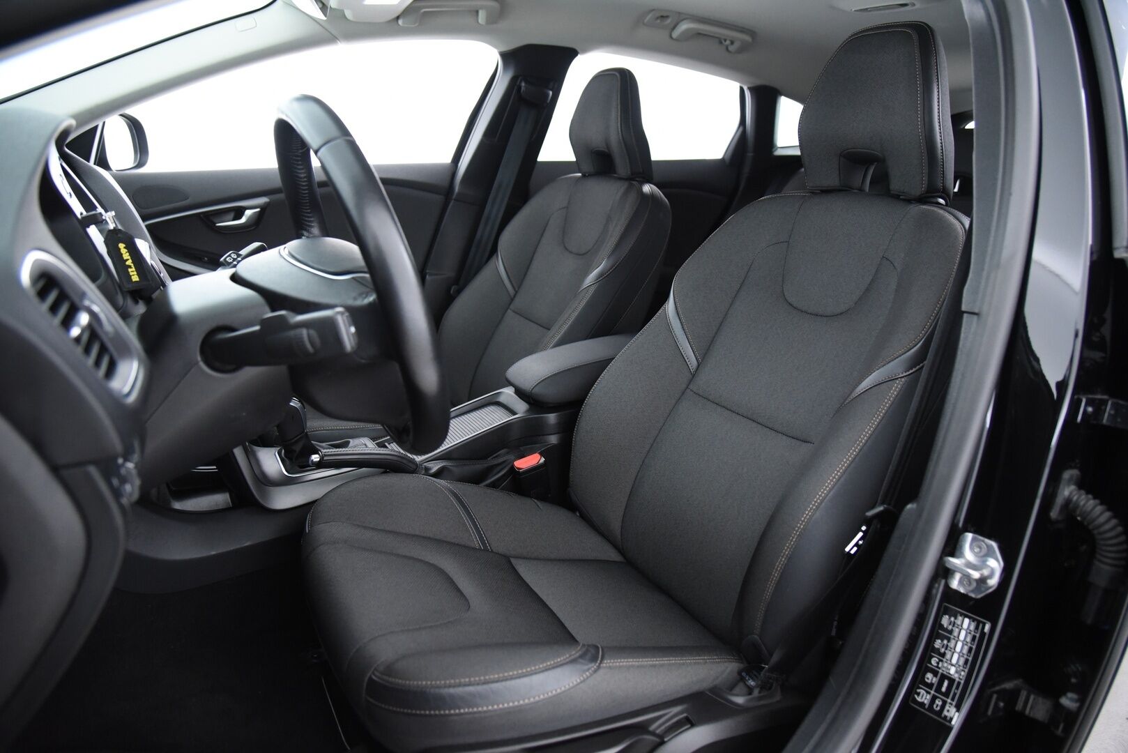 Volvo V40 Cross Country 2018 T3 Plus aut / Full-LED / P. Kamera / Navi / Lämm. Tuulilasi / Jakopää 11/25! - Loistava huoltohistoria! / 2x Hyvät renkaat!