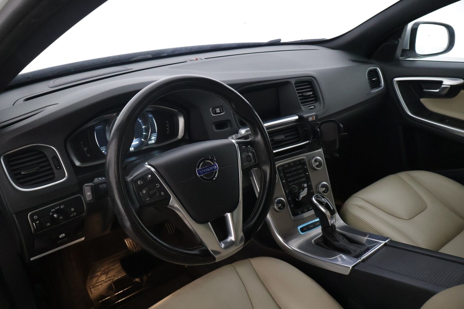 Volvo V60 2015 D6 AWD Summum plug in hybrid aut - | Kamera | Navi | Webasto | Muistipenkki | Keyless | BLIS | Vetokoukku | Viim. huolto 6/26 |